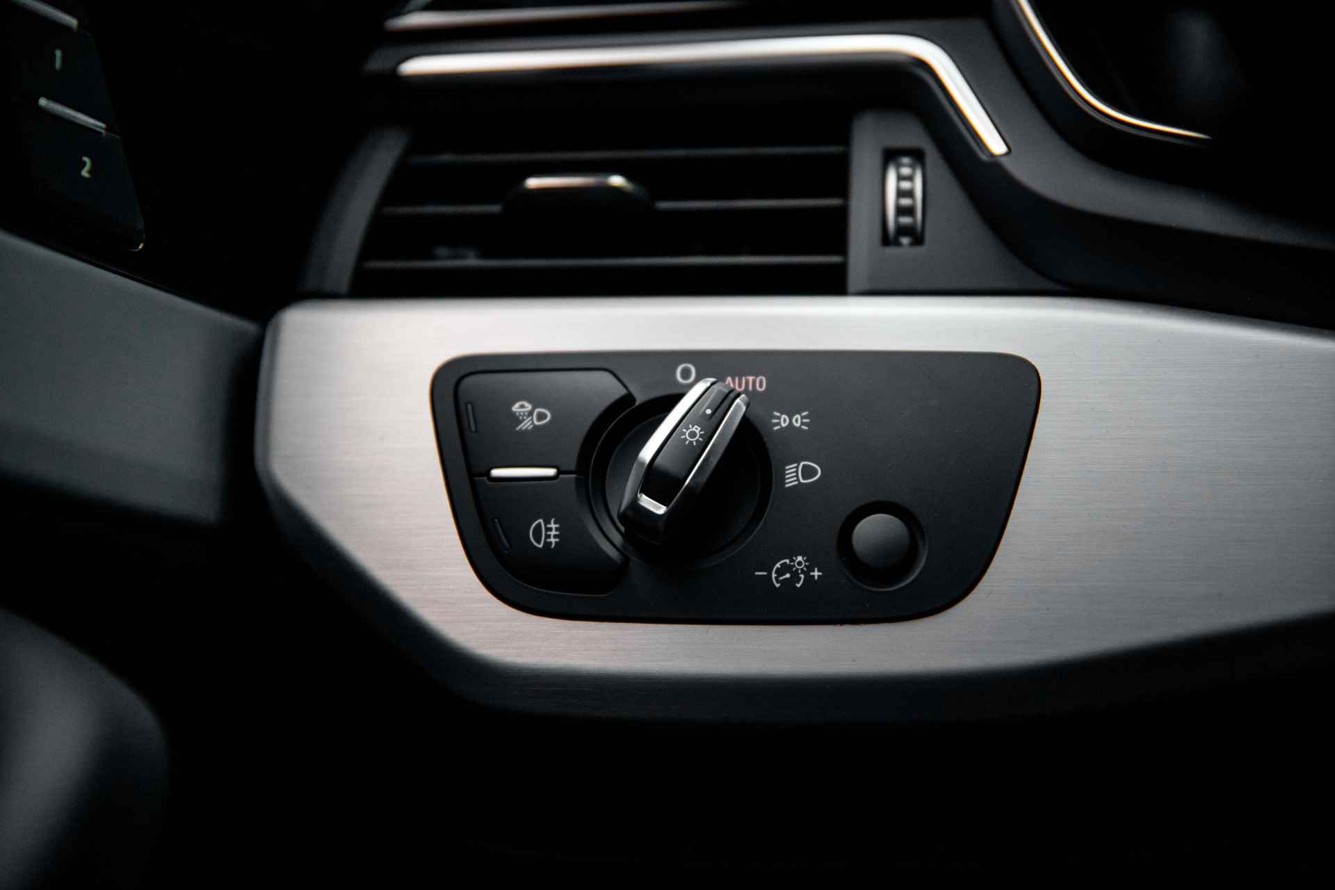 Audi A4 Limousine 35 TFSI 150PK S edition | 360 Camera | Elektrische Stoelen | Stoelverwarming | Ambiente Lichtpakket Plus | - 42/64
