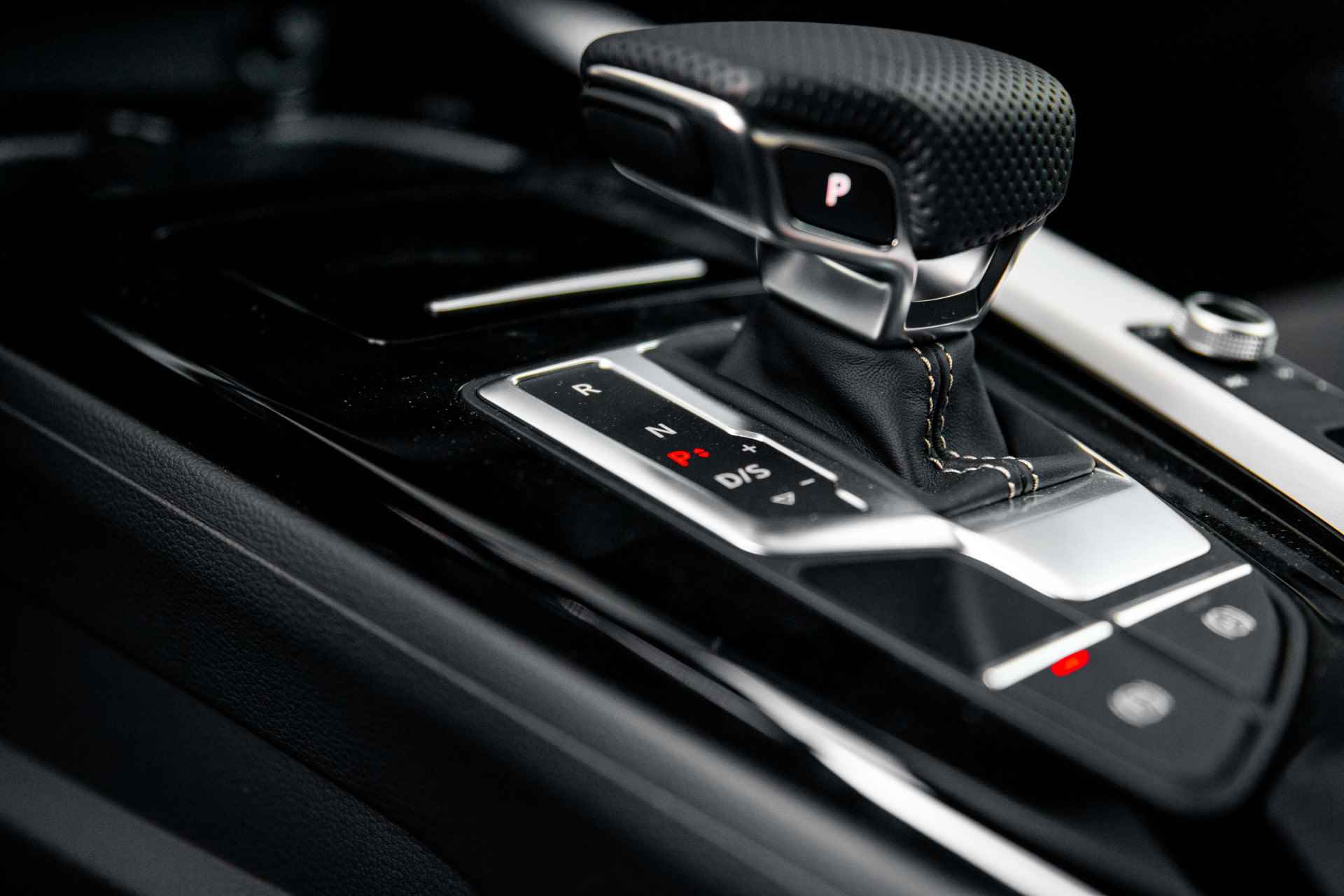 Audi A4 Limousine 35 TFSI 150PK S edition | 360 Camera | Elektrische Stoelen | Stoelverwarming | Ambiente Lichtpakket Plus | - 45/64