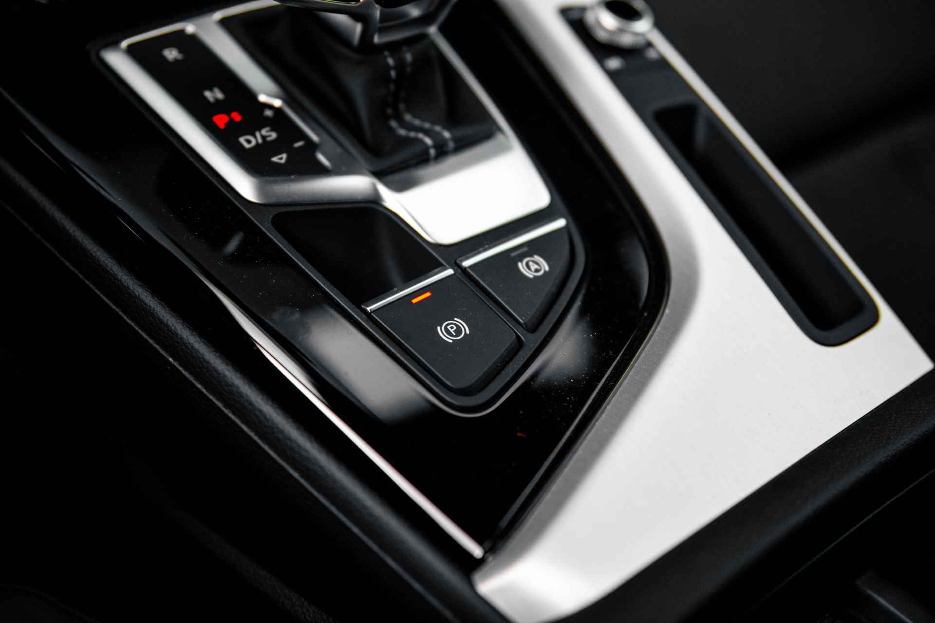 Audi A4 Limousine 35 TFSI 150PK S edition | 360 Camera | Elektrische Stoelen | Stoelverwarming | Ambiente Lichtpakket Plus | - 47/64