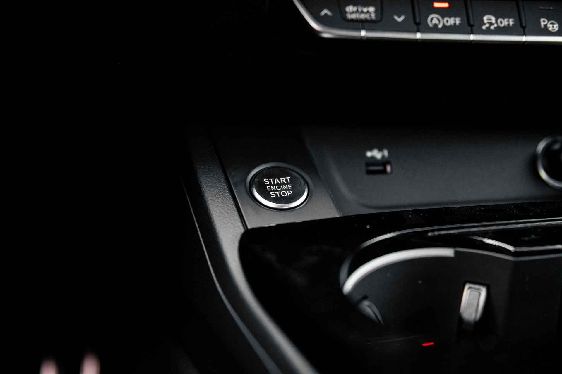 Audi A4 Limousine 35 TFSI 150PK S edition | 360 Camera | Elektrische Stoelen | Stoelverwarming | Ambiente Lichtpakket Plus | - 49/64