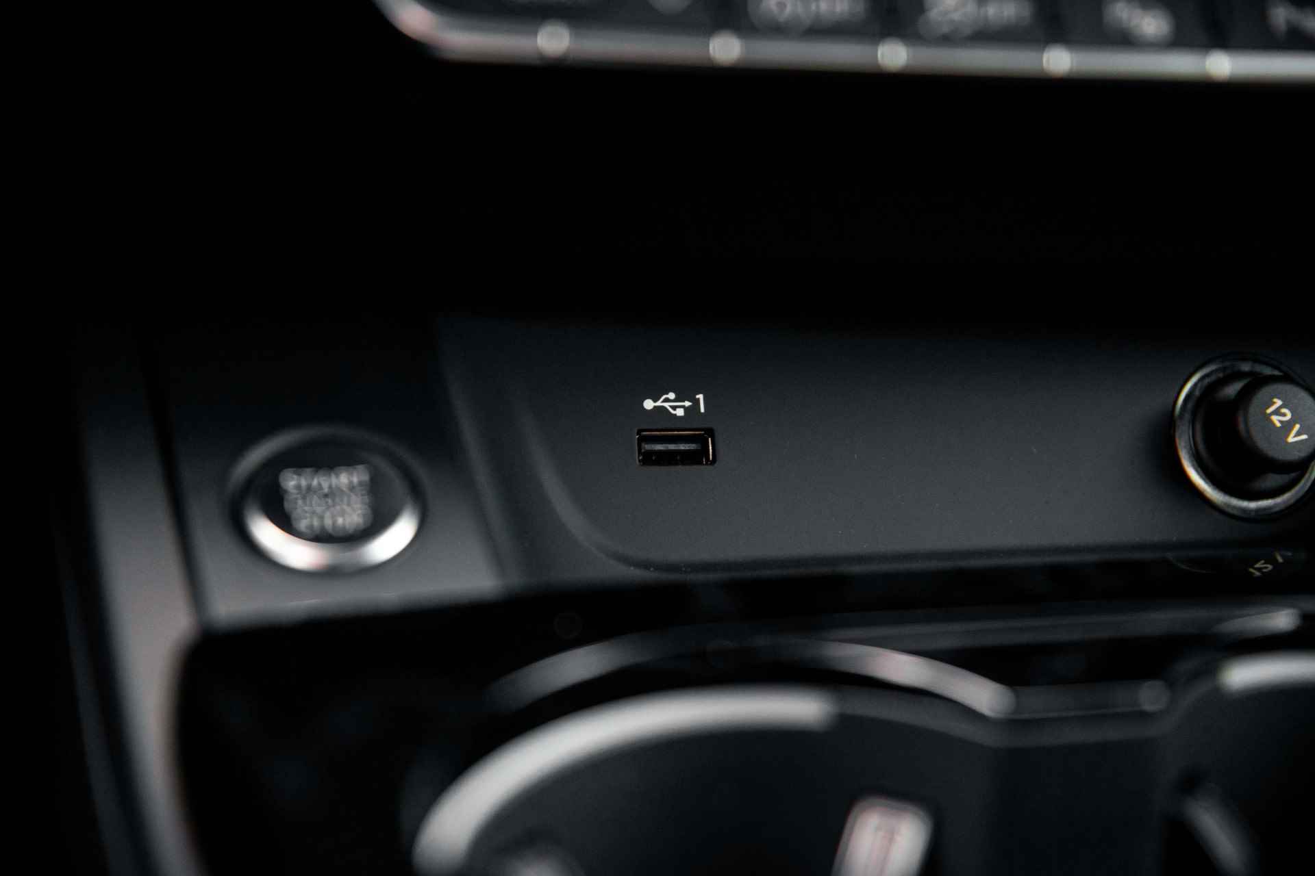 Audi A4 Limousine 35 TFSI 150PK S edition | 360 Camera | Elektrische Stoelen | Stoelverwarming | Ambiente Lichtpakket Plus | - 50/64