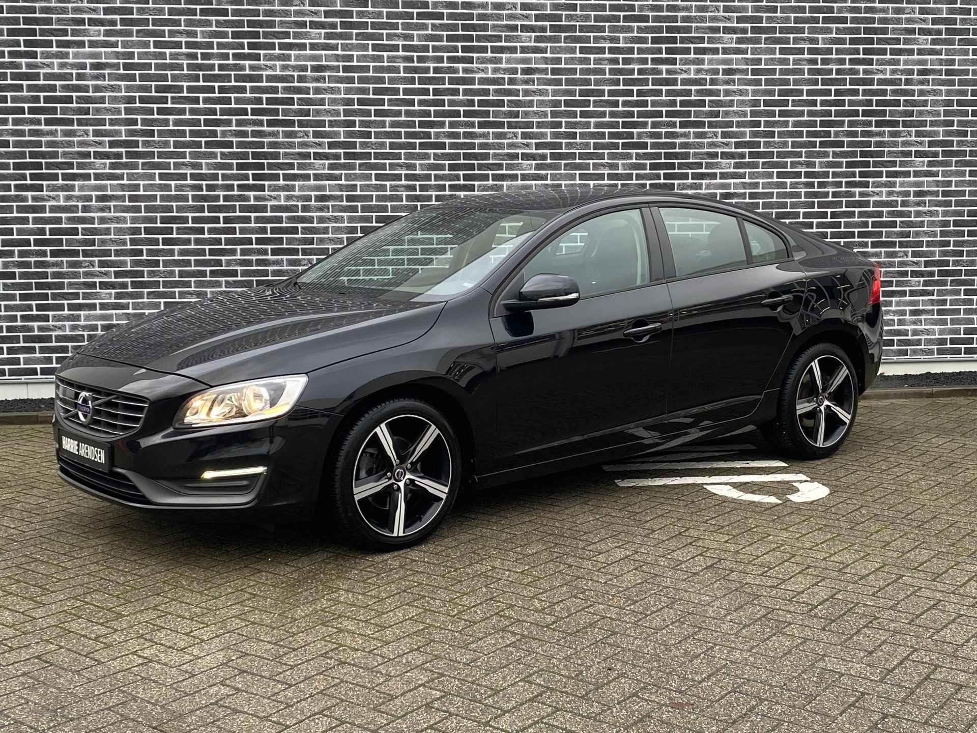 Volvo S60 1.6 T3 Kinetic | Adaptieve Cruise Control | Trekhaak | All season banden | Climate control | 18 inch velgen | - 4/13