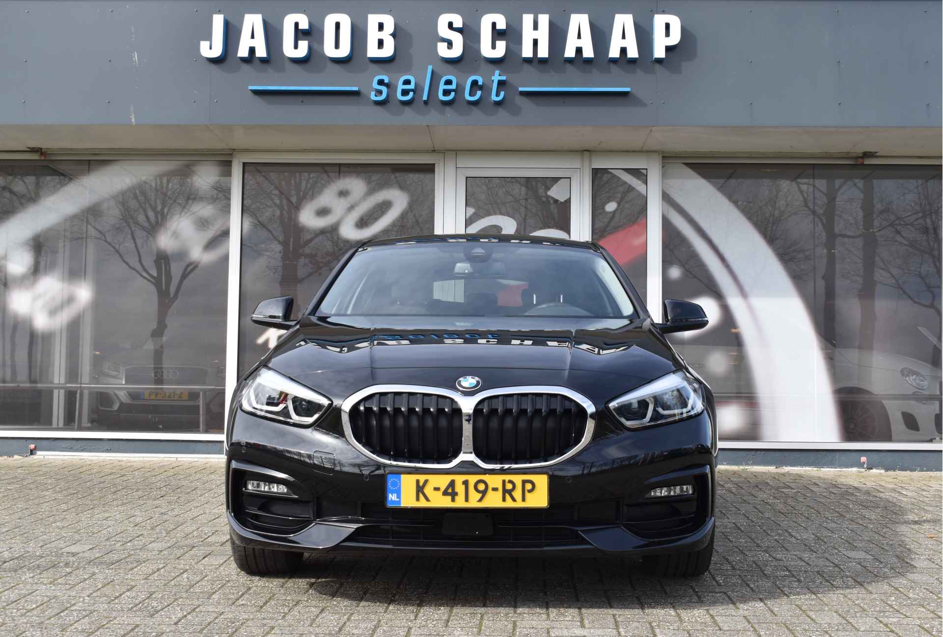 BMW 1-serie 118i High Executive / Sport-Line / Ad. Cruise / Verw. Stuur & Stoelen / Privacy glas - 3/54