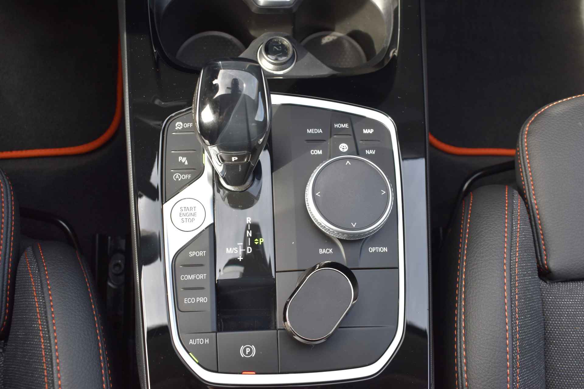 BMW 1-serie 118i High Executive / Sport-Line / Ad. Cruise / Verw. Stuur & Stoelen / Privacy glas - 19/54