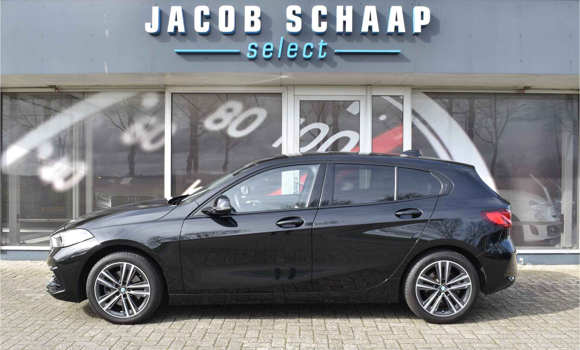 BMW 1-serie 118i High Executive / Sport-Line / Ad. Cruise / Verw. Stuur & Stoelen / Privacy glas - 41/54