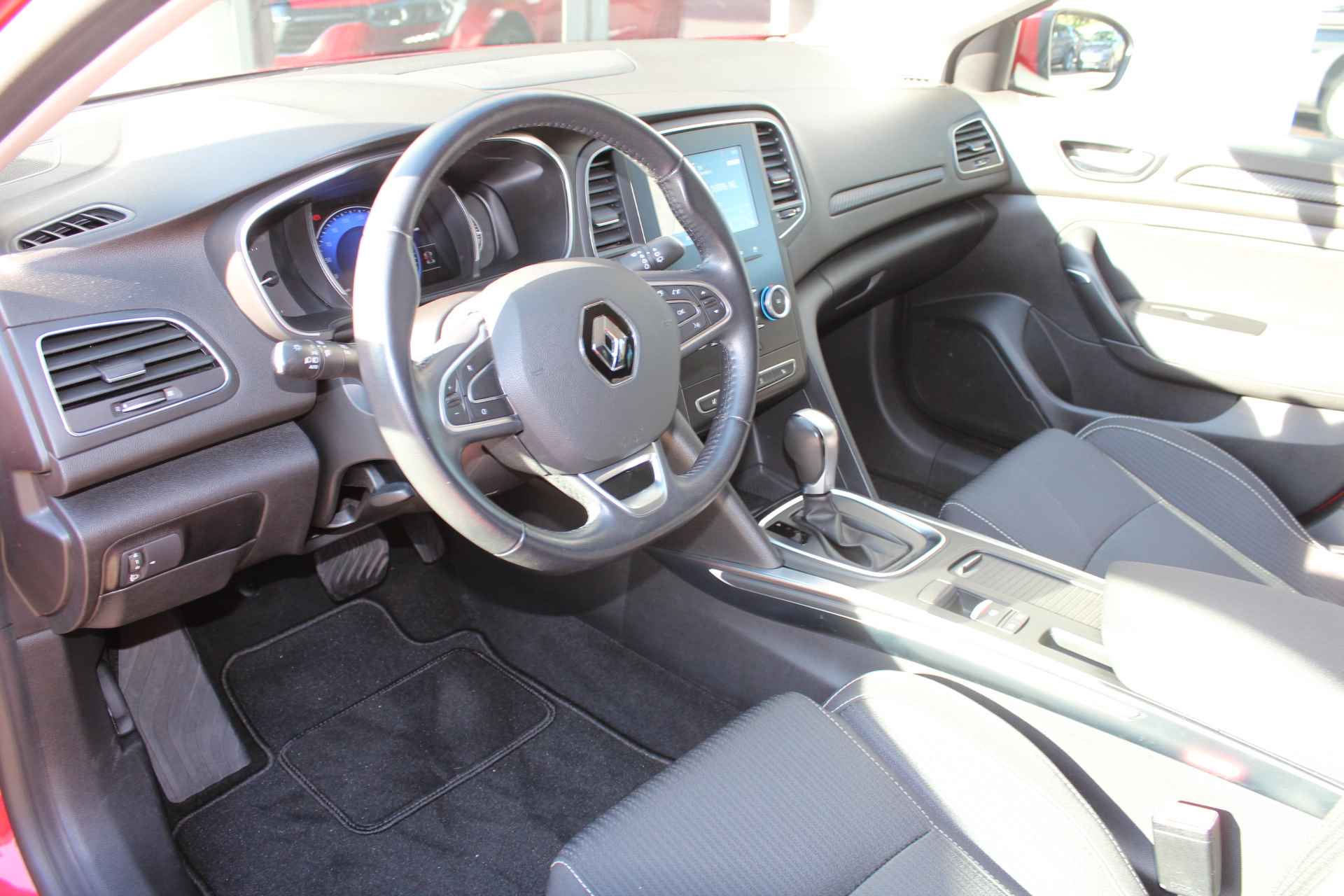 Renault Mégane Estate 1.2 TCe Limited 130 pk EDC AUTOMAAT,Navigatie,Clima, stoel verw., Trekhaak - 3/41