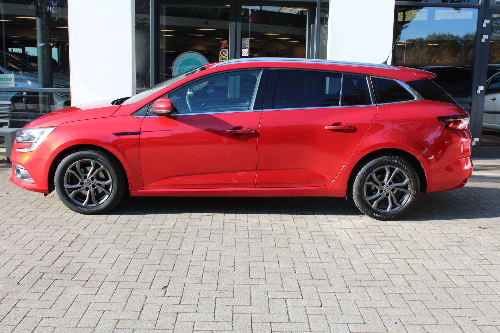 Renault Mégane Estate 1.2 TCe Limited 130 pk EDC AUTOMAAT,Navigatie,Clima, stoel verw., Trekhaak - 4/41