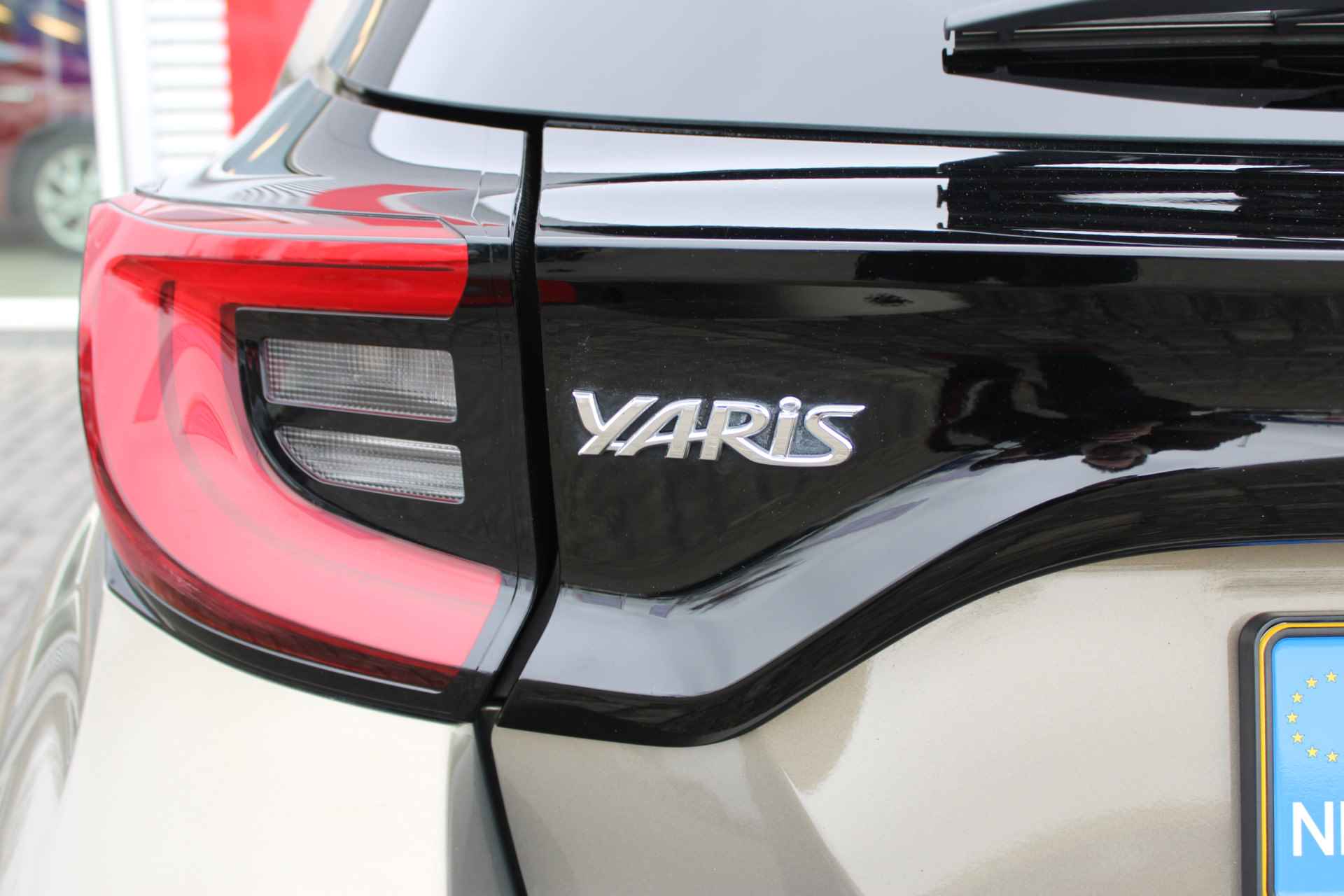 Toyota Yaris 1.5 Hybrid Dynamic Plus - 42/45