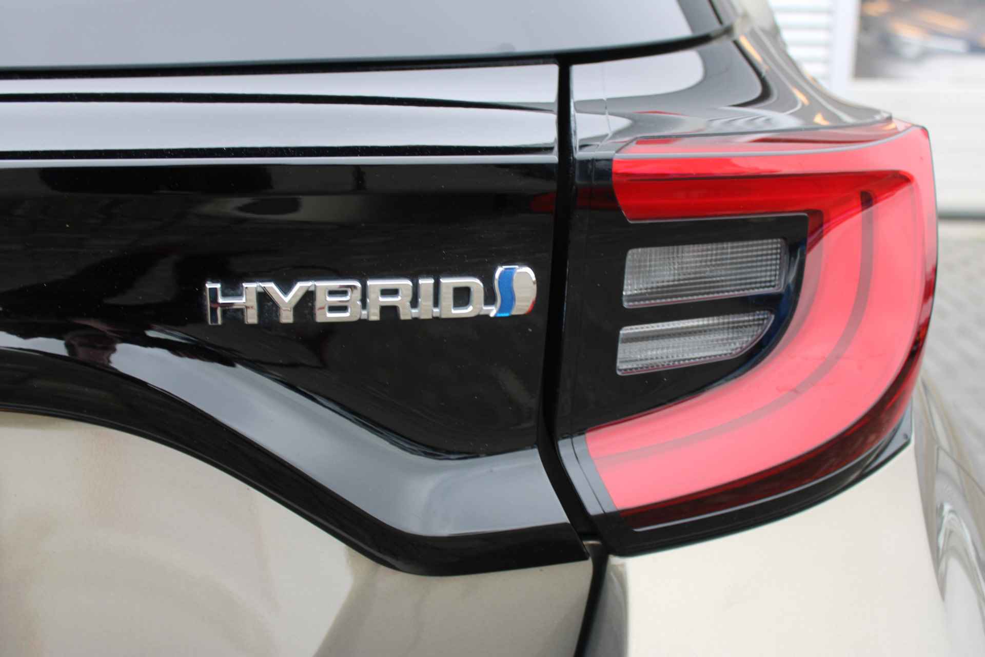 Toyota Yaris 1.5 Hybrid Dynamic Plus - 43/45