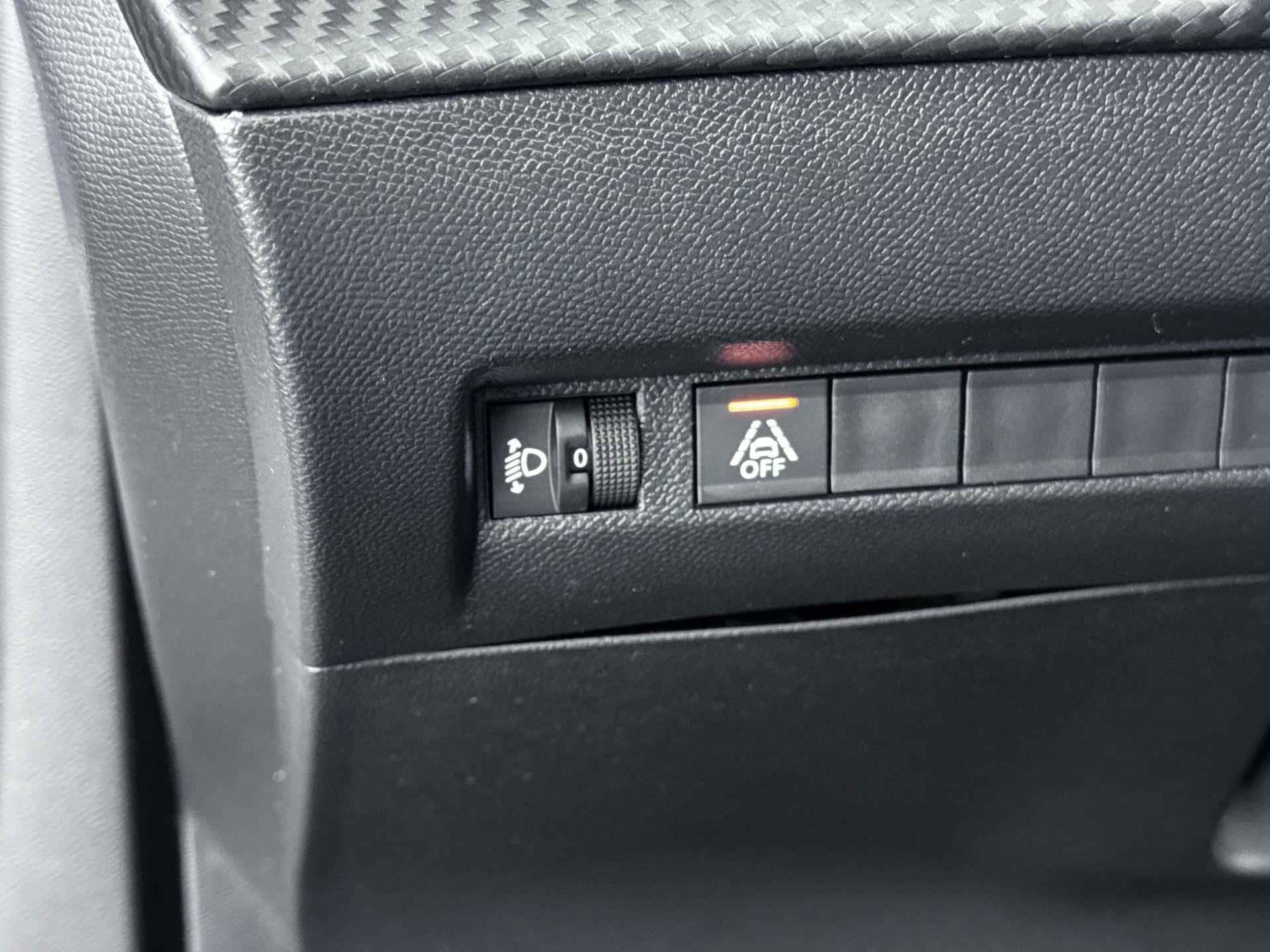 Peugeot 2008 SUV 1.2 130 pk Allure | Navigatie | Camera | 3D Scherm | Stoelverwarming - 12/35