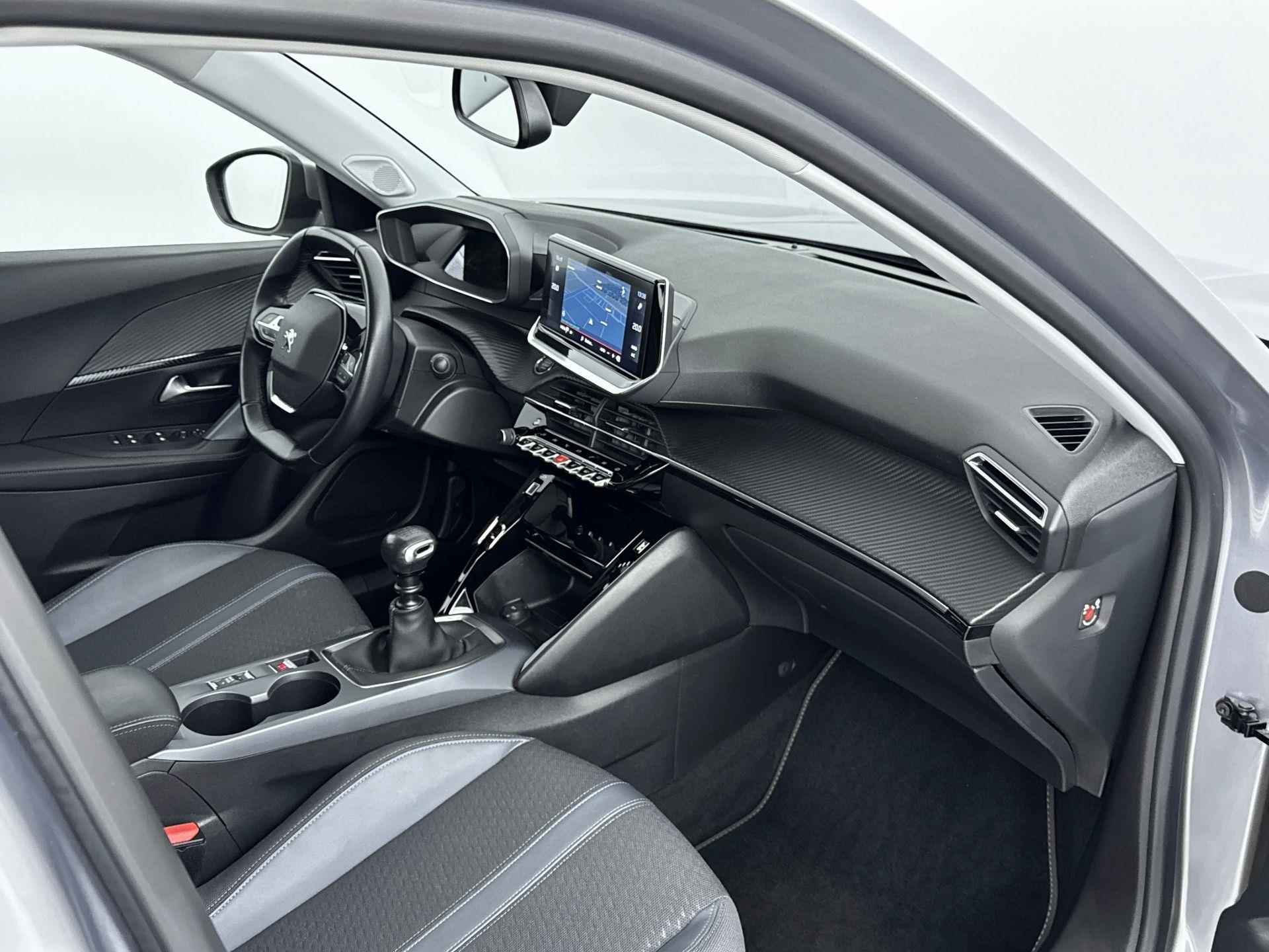 Peugeot 2008 SUV 1.2 130 pk Allure | Navigatie | Camera | 3D Scherm | Stoelverwarming - 13/35