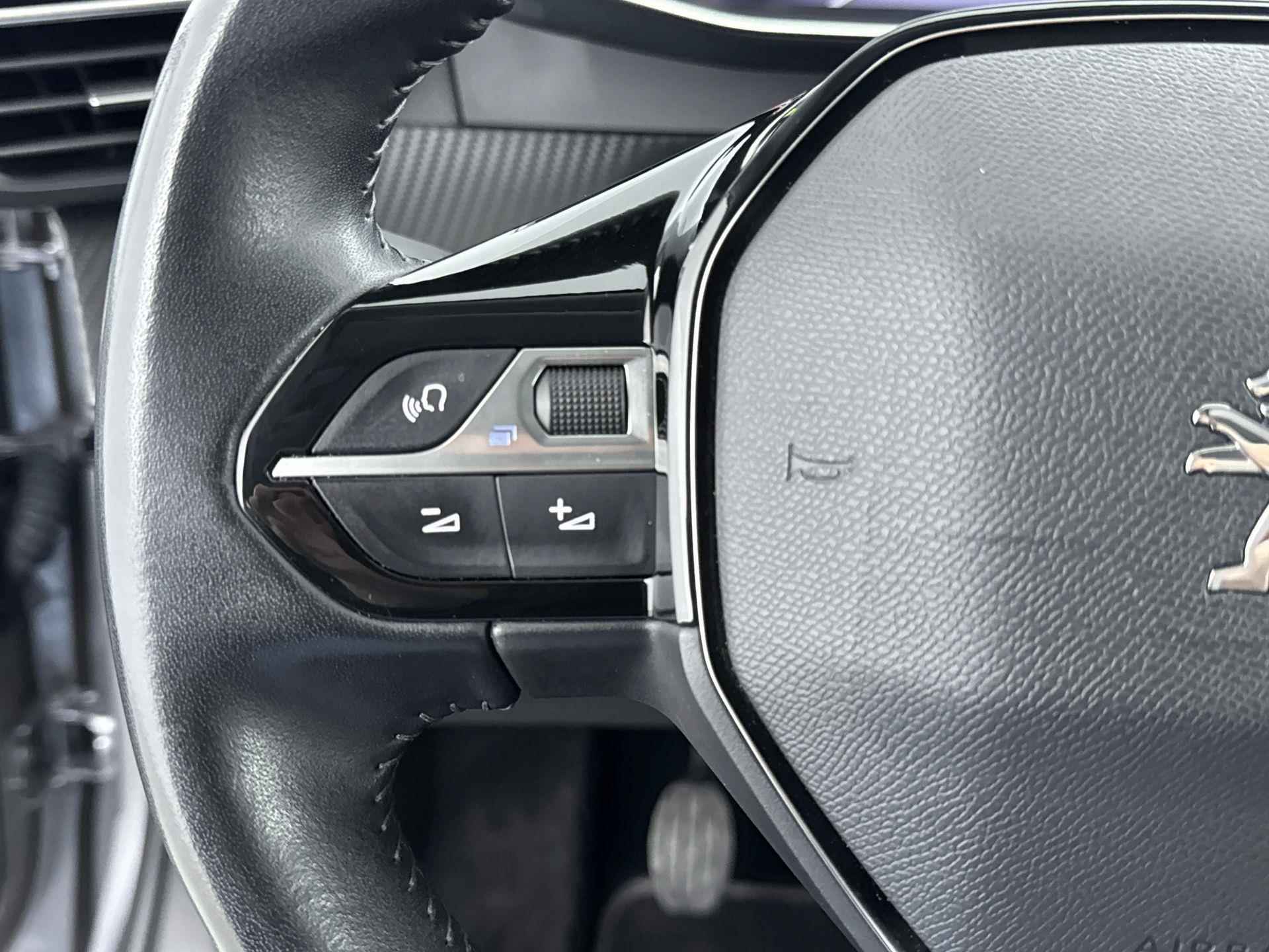 Peugeot 2008 SUV 1.2 130 pk Allure | Navigatie | Camera | 3D Scherm | Stoelverwarming - 17/35