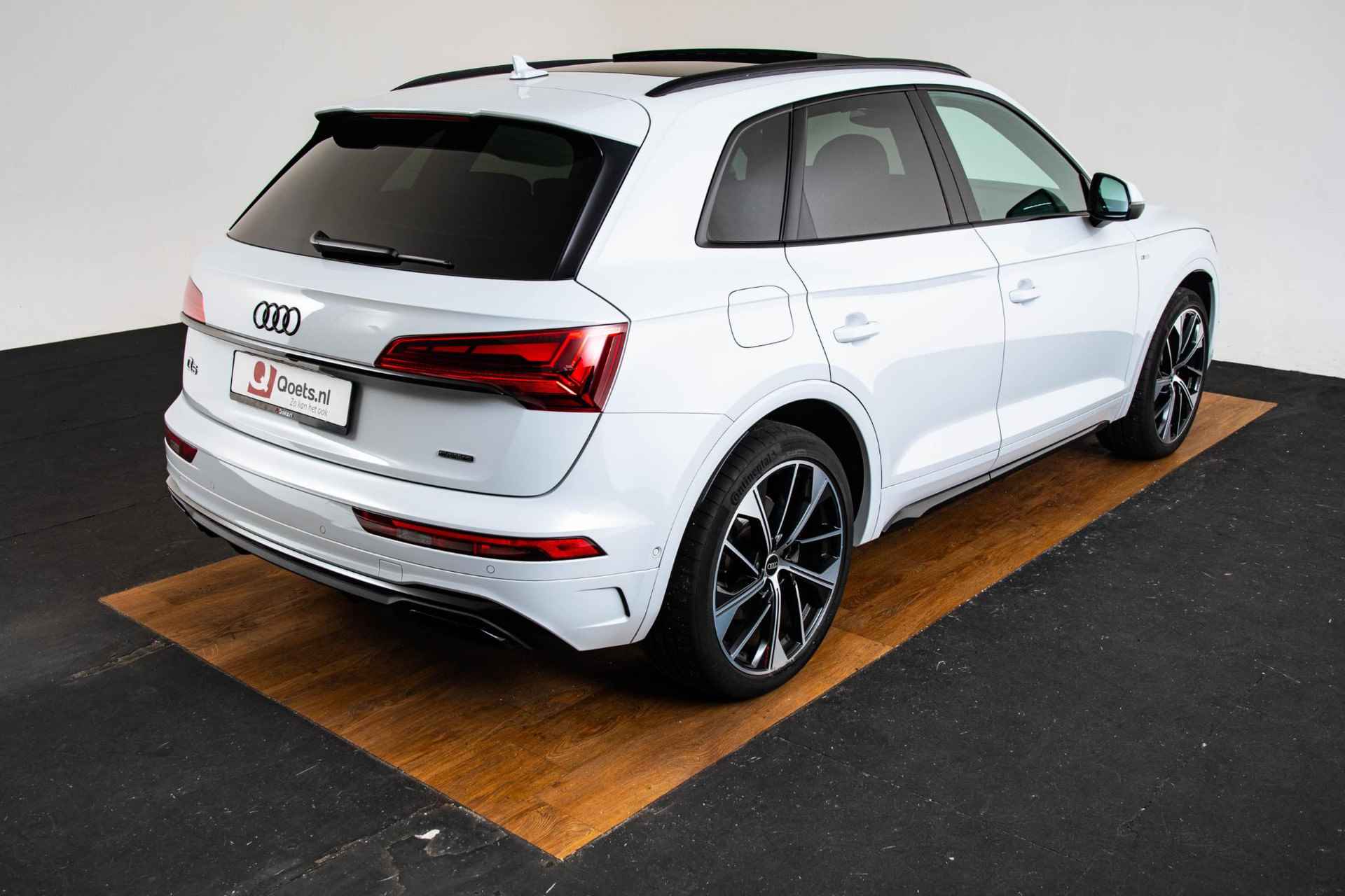 Audi Q5 50 TFSI e S edition Panoramadak - Luchtvering - Head-up - Parkeerassistent - Assistentiepakket City, Parking & Tour - Sportstoelen - Matrix LED - 21 inch - 2/74