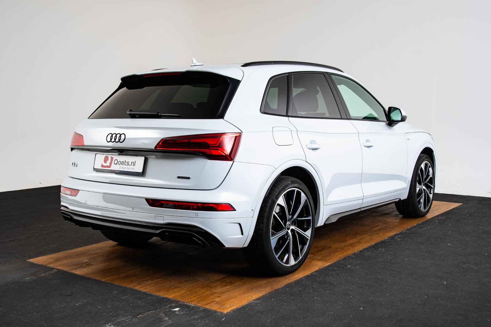 Audi Q5 50 TFSI e S edition Panoramadak - Luchtvering - Head-up - Parkeerassistent - Assistentiepakket City, Parking & Tour - Sportstoelen - Matrix LED - 21 inch - 31/74