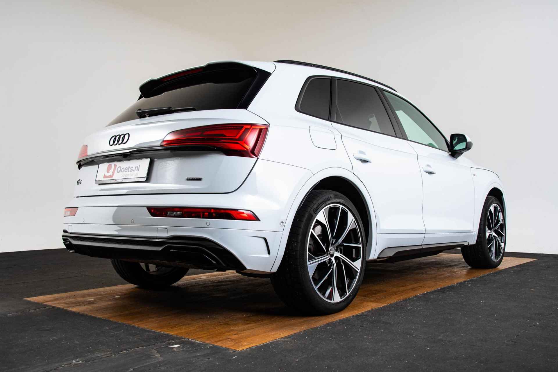 Audi Q5 50 TFSI e S edition Panoramadak - Luchtvering - Head-up - Parkeerassistent - Assistentiepakket City, Parking & Tour - Sportstoelen - Matrix LED - 21 inch - 32/74