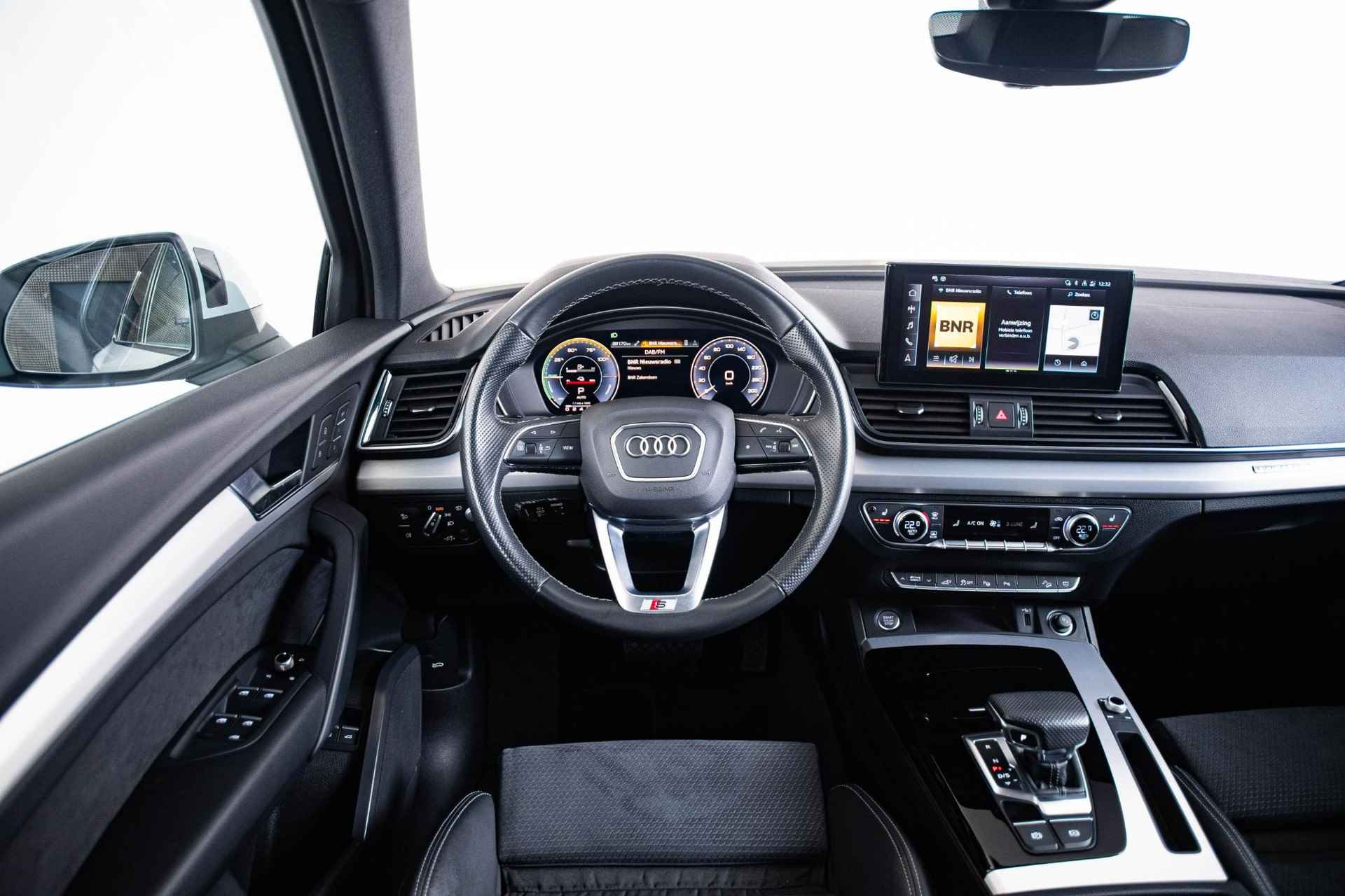 Audi Q5 50 TFSI e S edition Panoramadak - Luchtvering - Head-up - Parkeerassistent - Assistentiepakket City, Parking & Tour - Sportstoelen - Matrix LED - 21 inch - 40/74