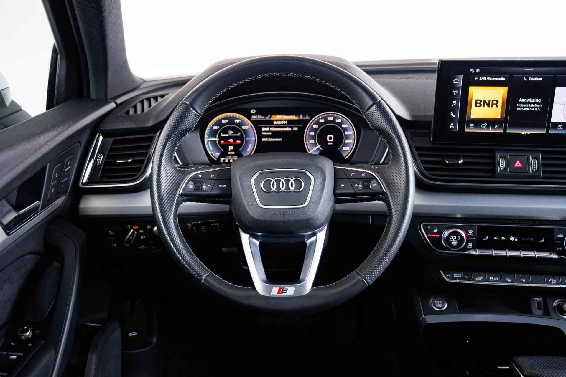 Audi Q5 50 TFSI e S edition Panoramadak - Luchtvering - Head-up - Parkeerassistent - Assistentiepakket City, Parking & Tour - Sportstoelen - Matrix LED - 21 inch - 41/74