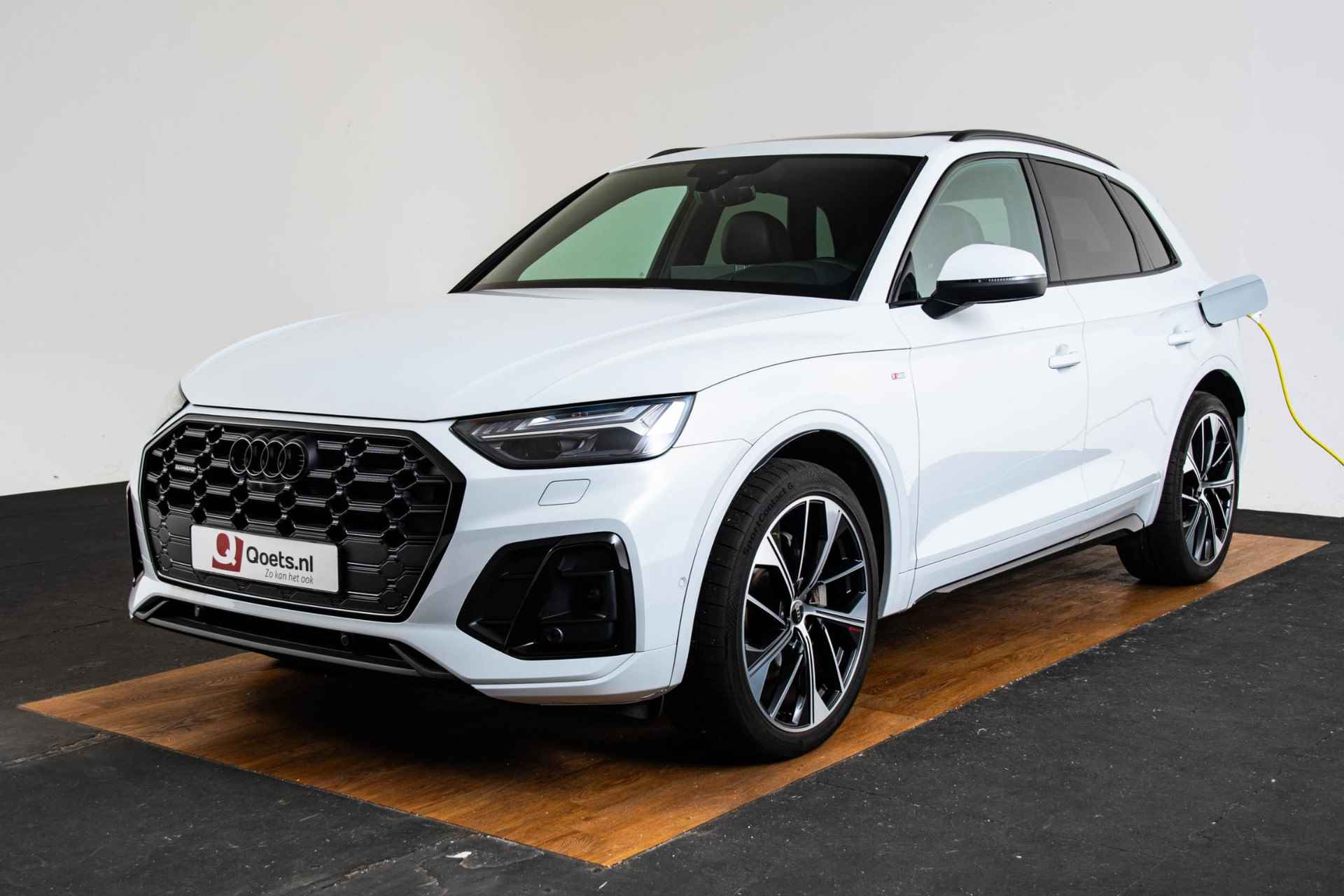 Audi Q5 50 TFSI e S edition Panoramadak - Luchtvering - Head-up - Parkeerassistent - Assistentiepakket City, Parking & Tour - Sportstoelen - Matrix LED - 21 inch - 70/74