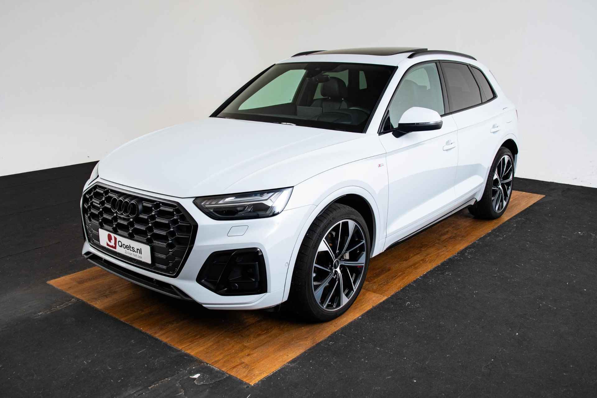 Audi Q5 50 TFSI e S edition Panoramadak - Luchtvering - Head-up - Parkeerassistent - Assistentiepakket City, Parking & Tour - Sportstoelen - Matrix LED - 21 inch - 71/74