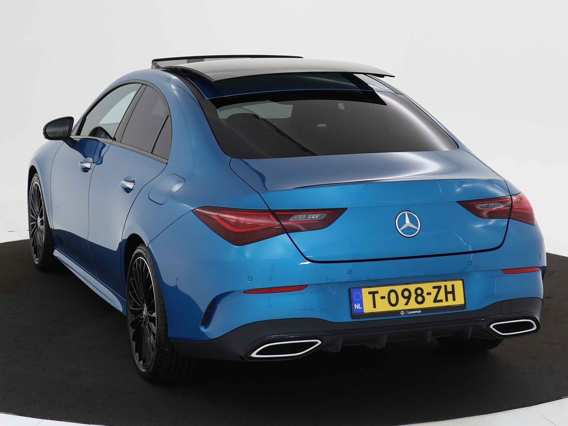 Mercedes-Benz CLA-Klasse 180 AMG Line | Panoramadak | 360°-camera | Burmester | Sfeerverlichting | Apple Carplay | Inclusief 24 maanden MB Certified garantie voor Europa. - 13/40