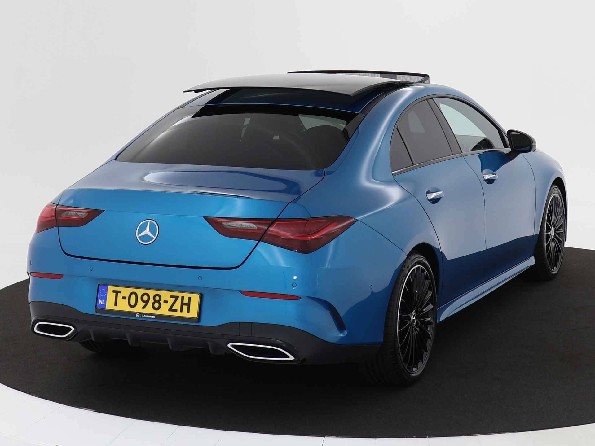 Mercedes-Benz CLA-Klasse 180 AMG Line | Panoramadak | 360°-camera | Burmester | Sfeerverlichting | Apple Carplay | Inclusief 24 maanden MB Certified garantie voor Europa. - 14/40