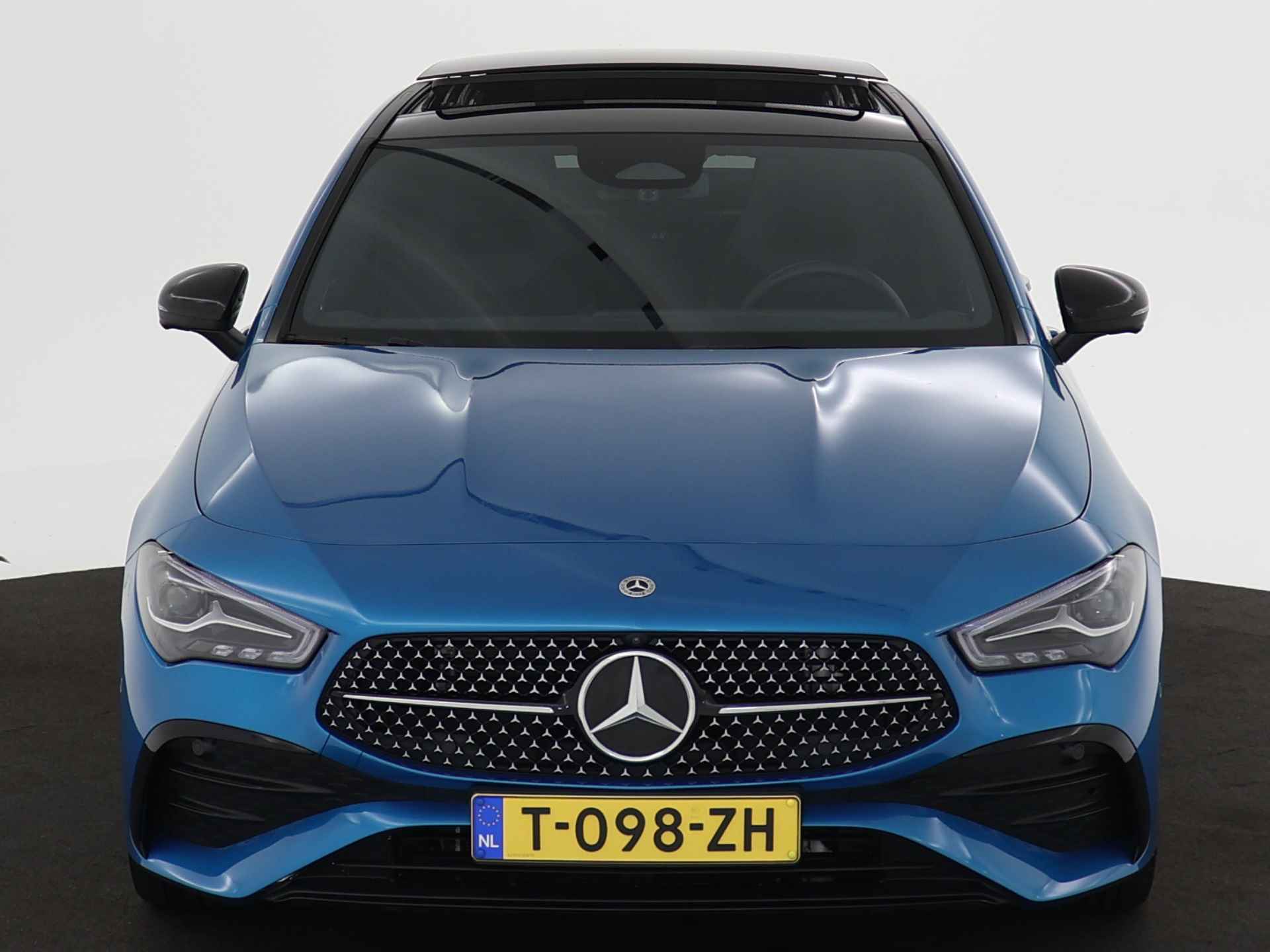 Mercedes-Benz CLA-Klasse 180 AMG Line | Panoramadak | 360°-camera | Burmester | Sfeerverlichting | Apple Carplay | Inclusief 24 maanden MB Certified garantie voor Europa. - 22/40