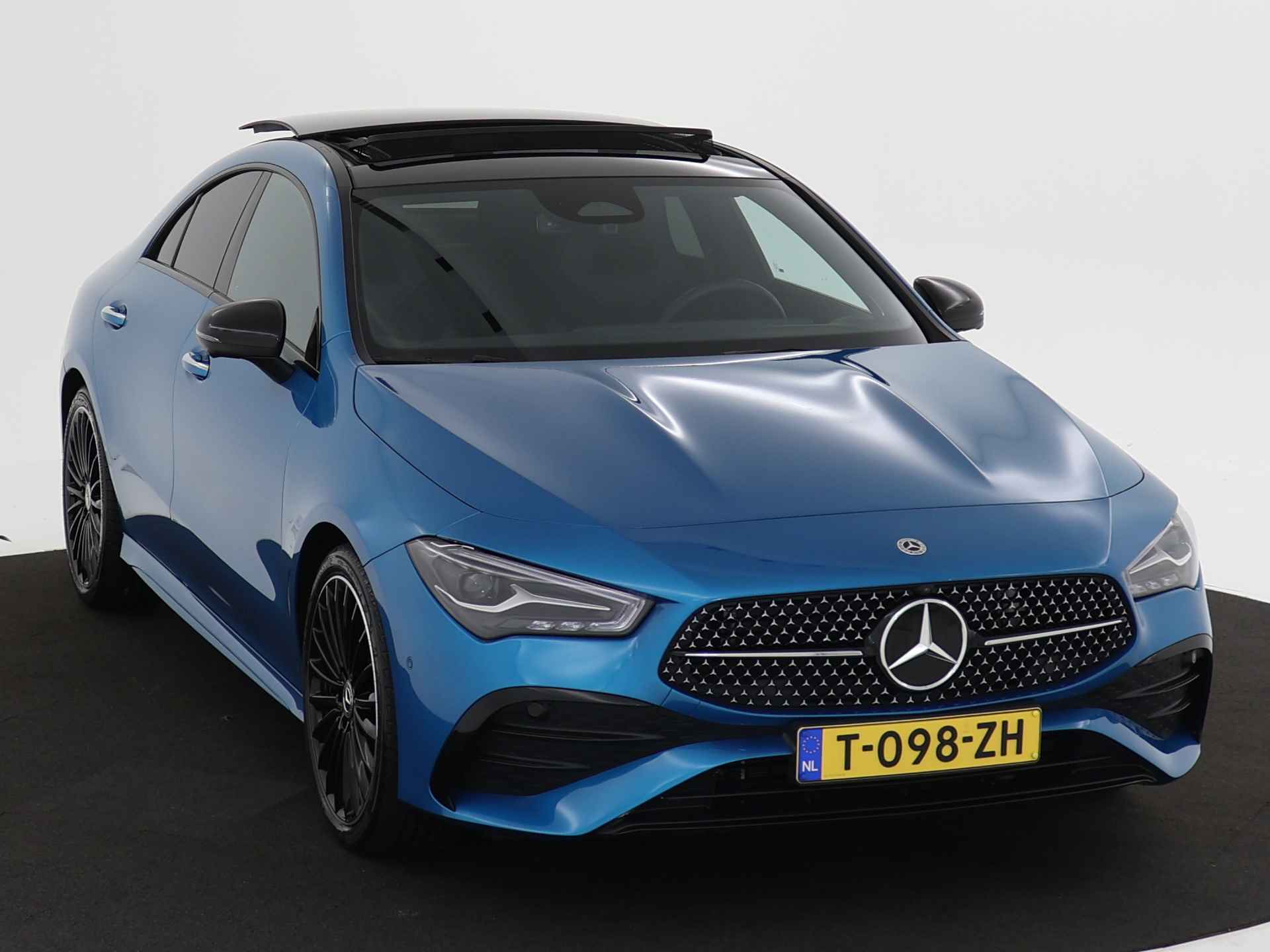 Mercedes-Benz CLA-Klasse 180 AMG Line | Panoramadak | 360°-camera | Burmester | Sfeerverlichting | Apple Carplay | Inclusief 24 maanden MB Certified garantie voor Europa. - 23/40