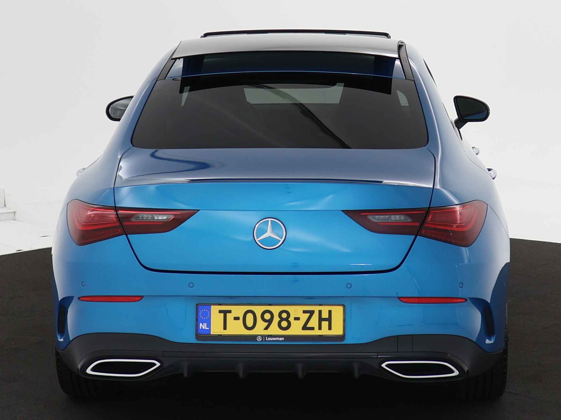 Mercedes-Benz CLA-Klasse 180 AMG Line | Panoramadak | 360°-camera | Burmester | Sfeerverlichting | Apple Carplay | Inclusief 24 maanden MB Certified garantie voor Europa. - 24/40