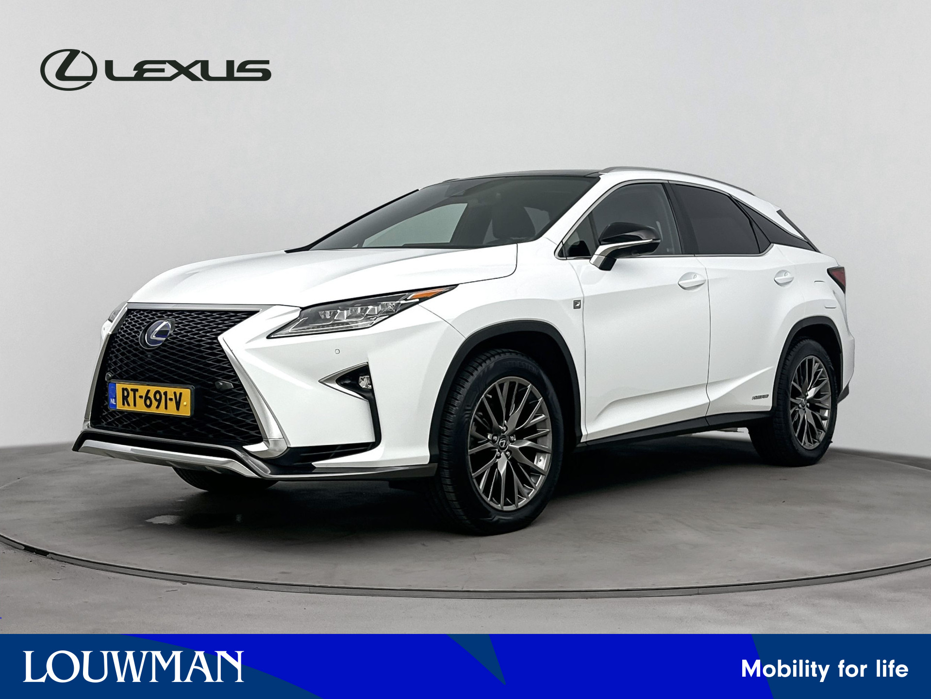 Lexus RX 450h 4WD F Sport Line | 1e Eigenaar | Navigatie | Trekhaak | Panoramadak | Head up Display | Stuurwiel verwarmd | Draadloze telefoonlader |