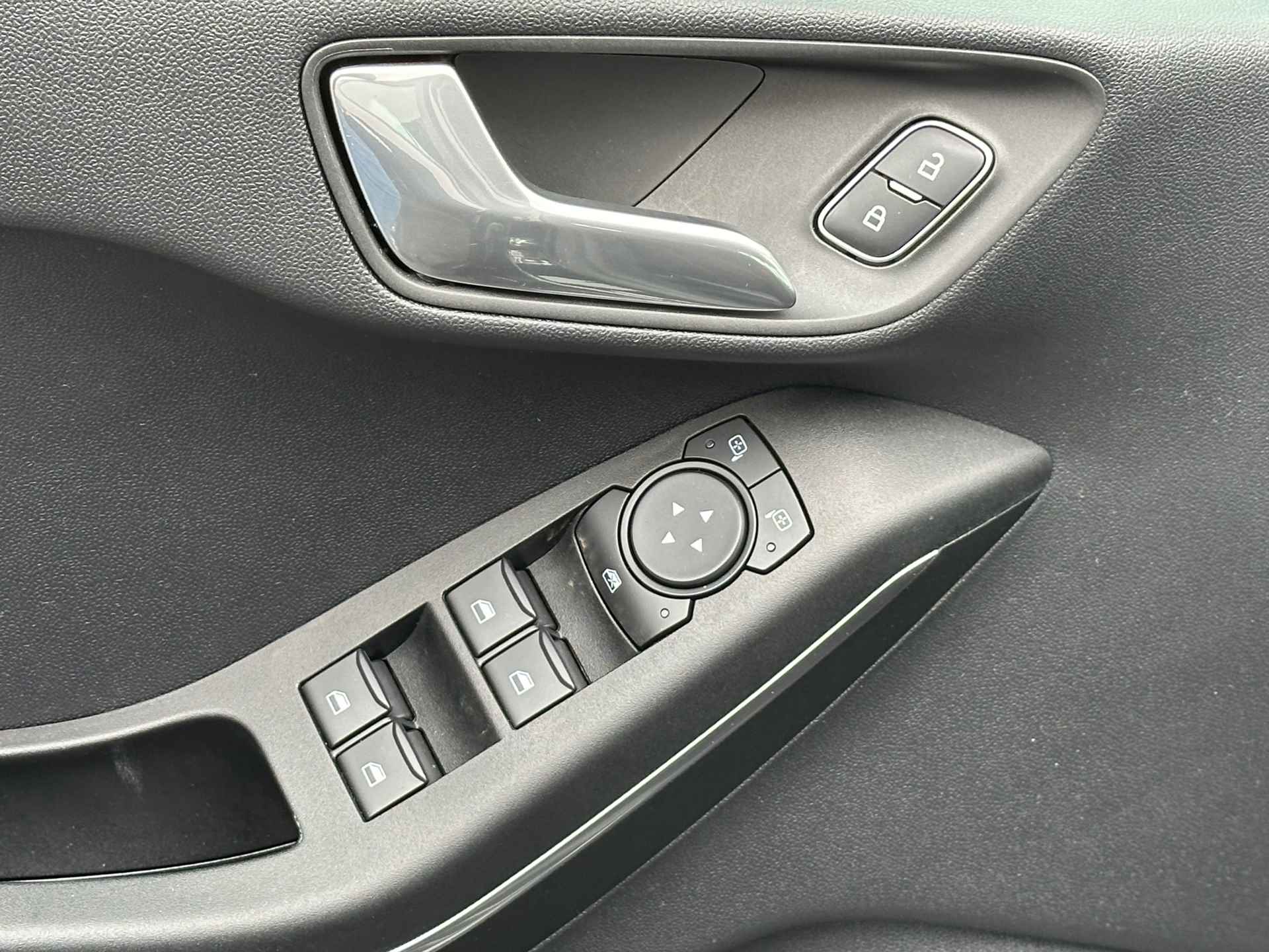 Ford FIESTA 1.0 EcoBoost Hybrid ST-Line X Stoel + Stuurverwarming | Sportvelgen | Clima | Cruise | LED |125 PK|Carplay |Keyless !! - 7/32