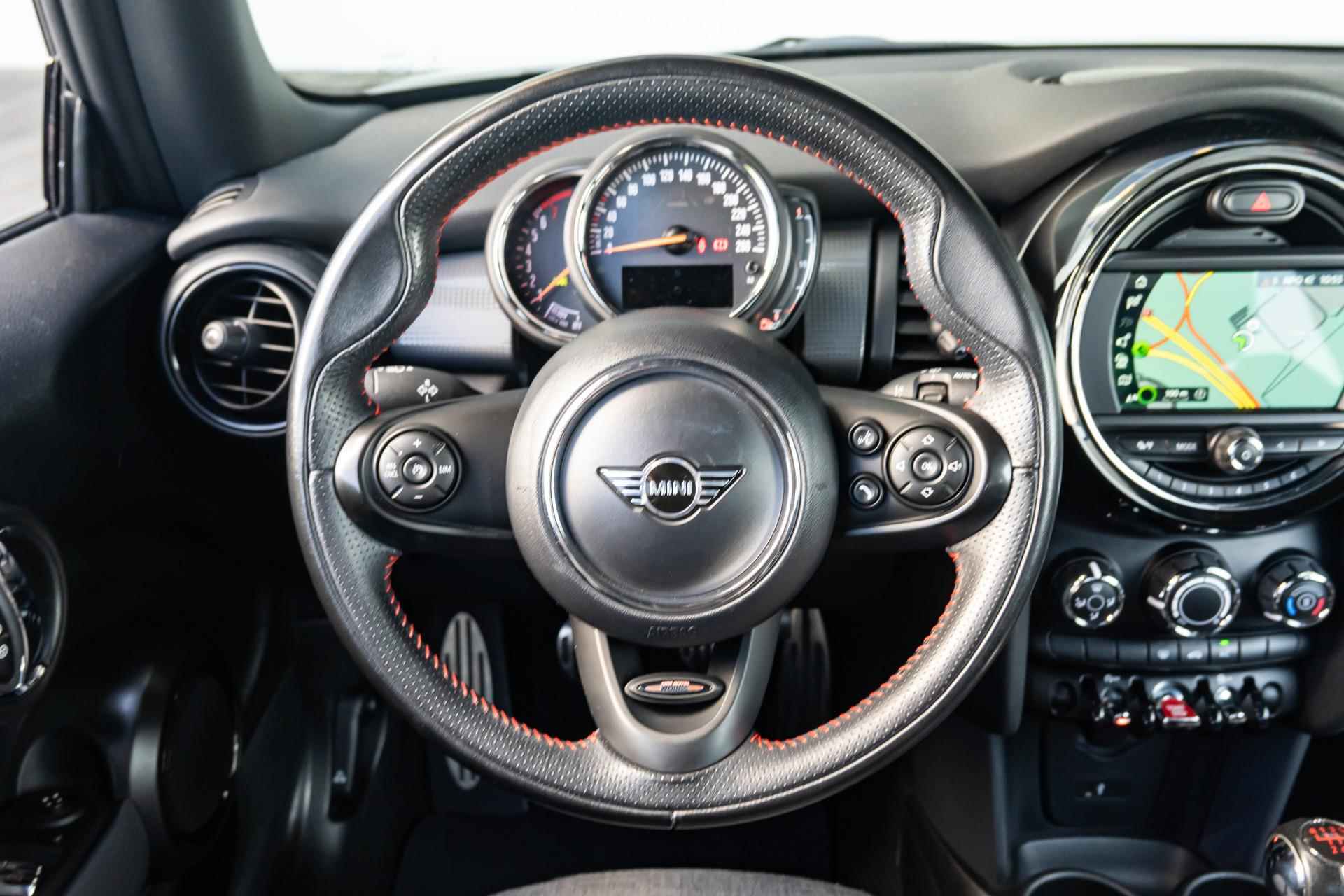 MINI 3-deurs Cooper John Cooper Works pakket | Showroom Sale - 7/23