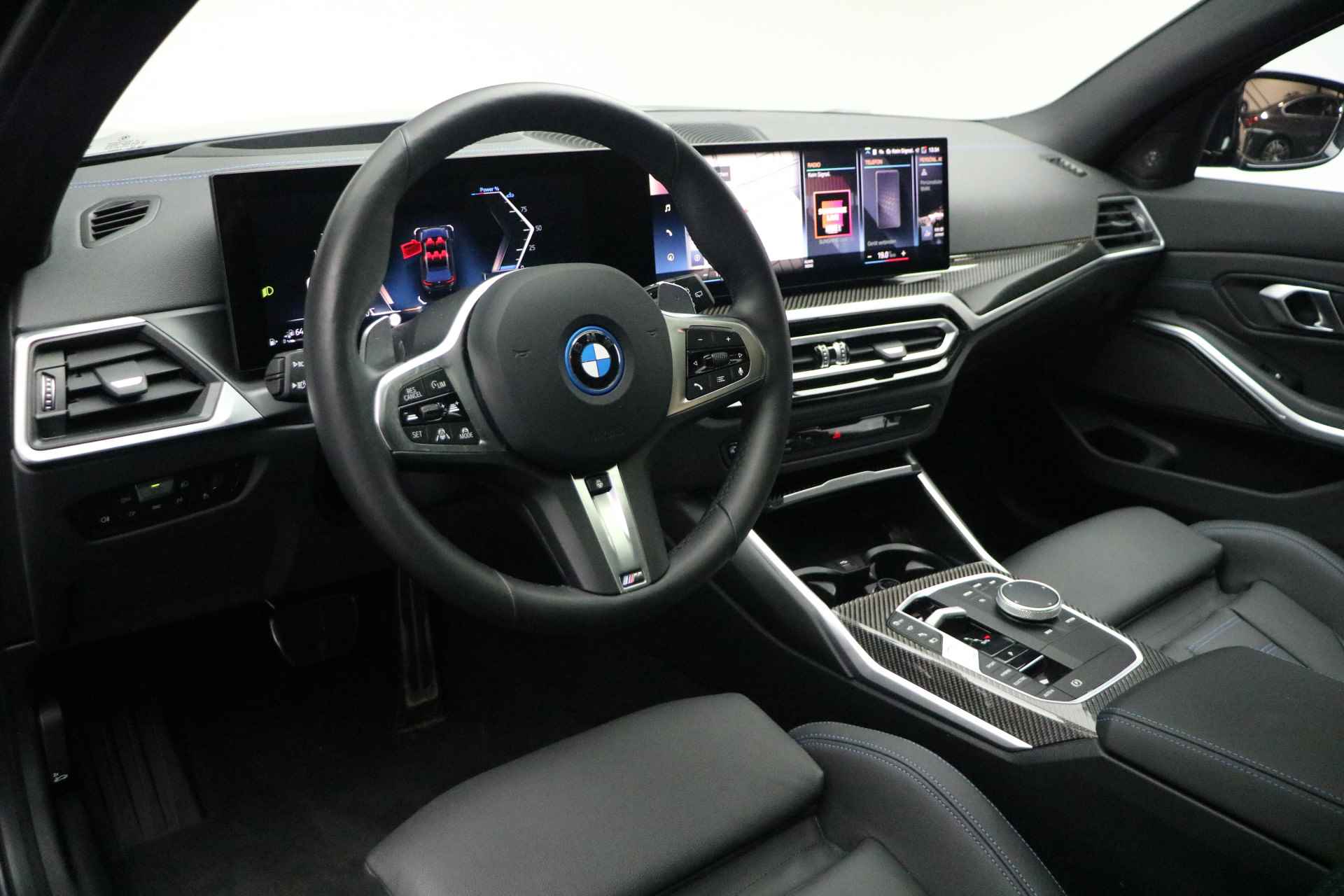 BMW 3 Serie Touring 330e xDrive High Executive M Sport Automaat / Panoramadak / Trekhaak / Comfort Access / Adaptief M Onderstel / Adaptieve LED / Live Cockpit Professional / Harman Kardon - 10/26