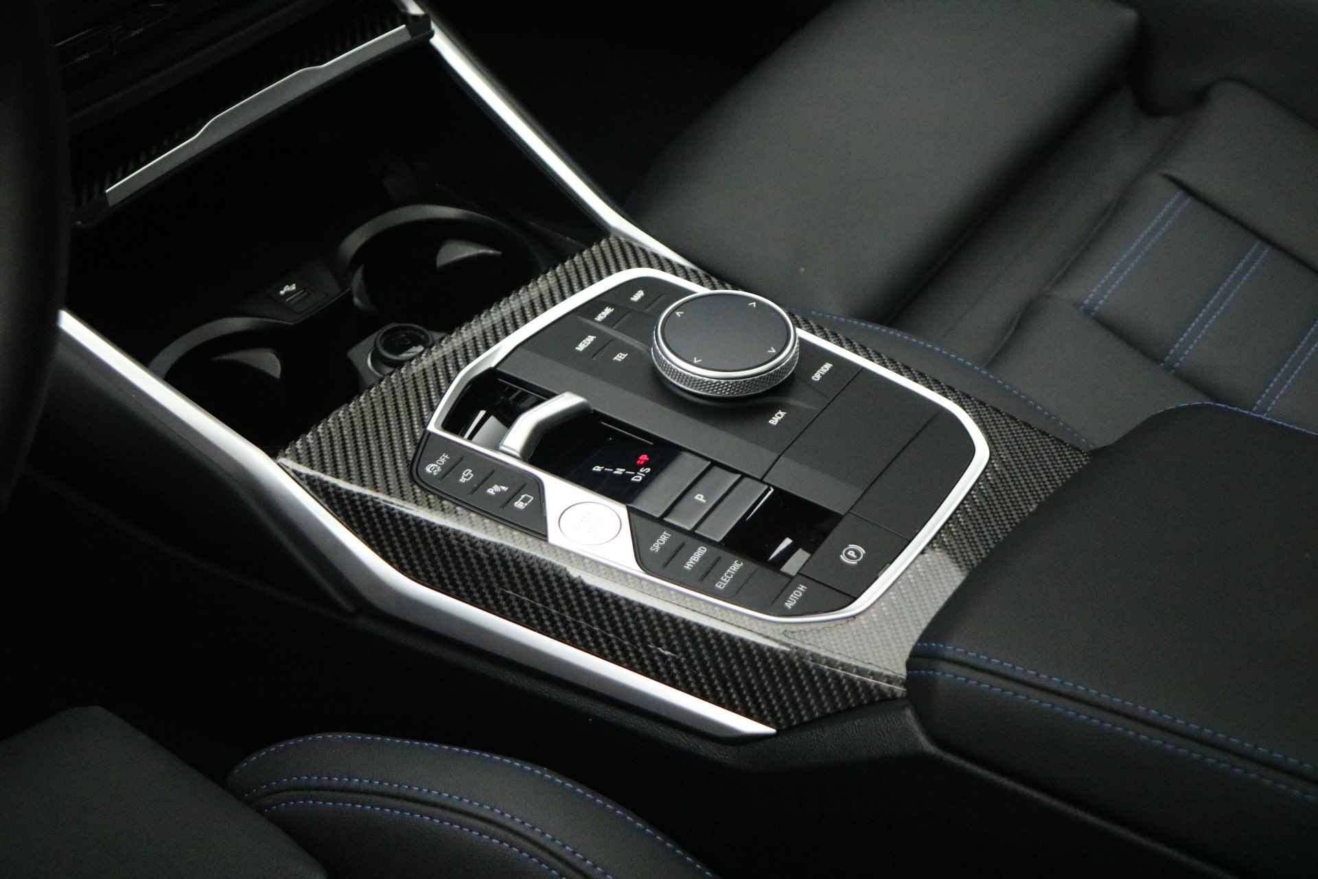 BMW 3 Serie Touring 330e xDrive High Executive M Sport Automaat / Panoramadak / Trekhaak / Comfort Access / Adaptief M Onderstel / Adaptieve LED / Live Cockpit Professional / Harman Kardon - 12/26