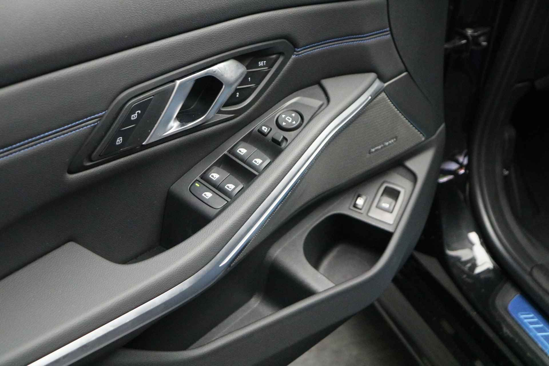 BMW 3 Serie Touring 330e xDrive High Executive M Sport Automaat / Panoramadak / Trekhaak / Comfort Access / Adaptief M Onderstel / Adaptieve LED / Live Cockpit Professional / Harman Kardon - 16/26