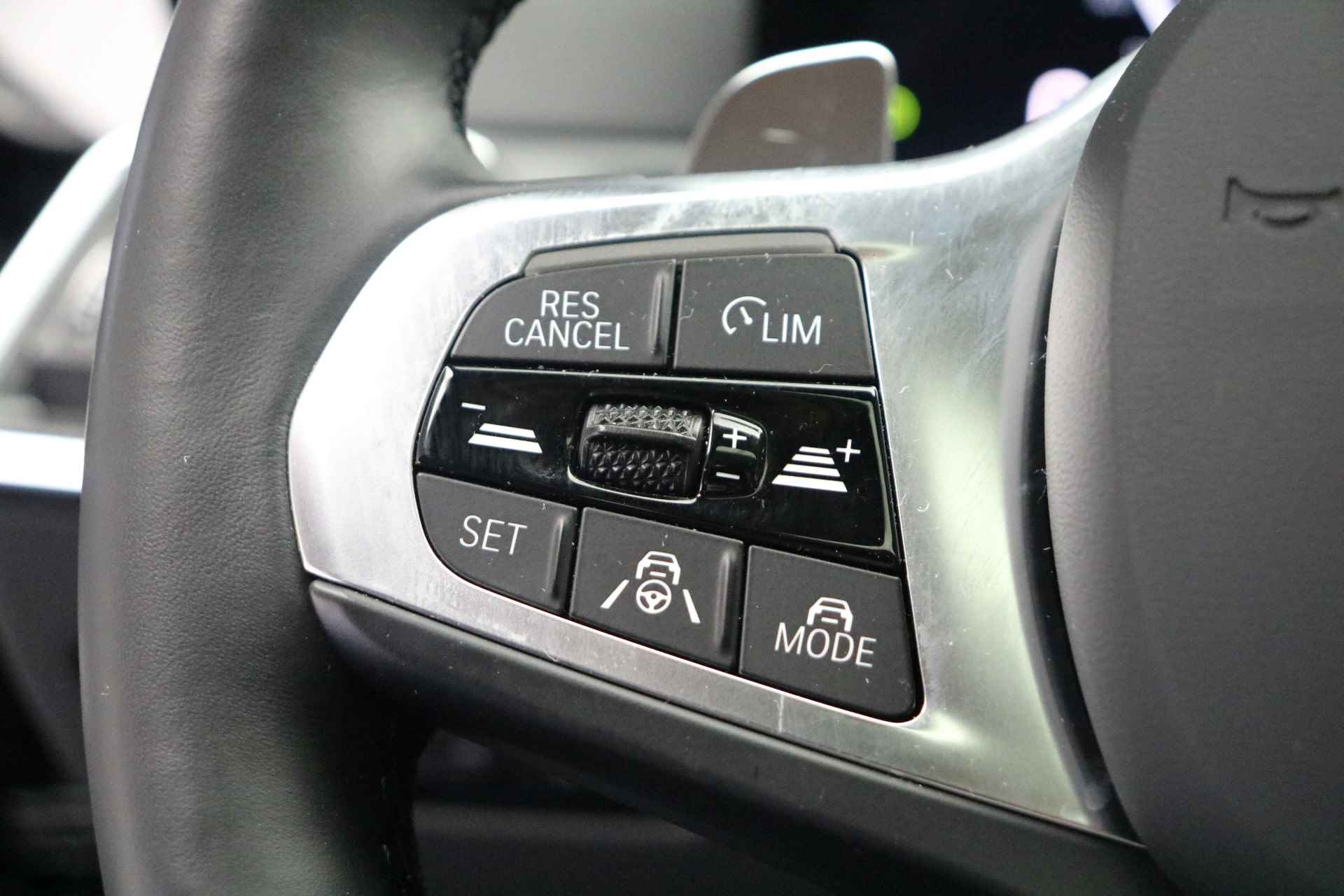 BMW 3 Serie Touring 330e xDrive High Executive M Sport Automaat / Panoramadak / Trekhaak / Comfort Access / Adaptief M Onderstel / Adaptieve LED / Live Cockpit Professional / Harman Kardon - 17/26