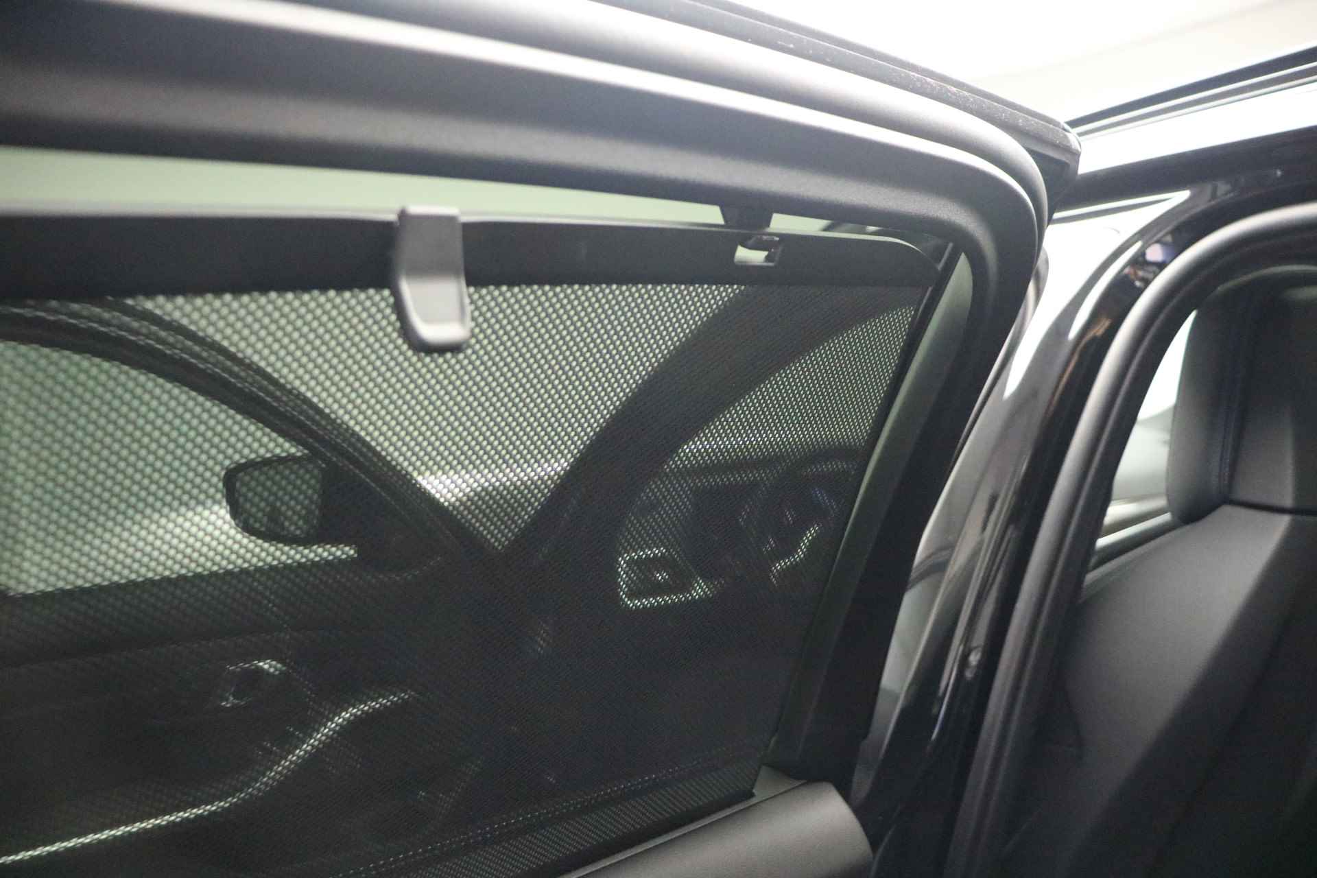 BMW 3 Serie Touring 330e xDrive High Executive M Sport Automaat / Panoramadak / Trekhaak / Comfort Access / Adaptief M Onderstel / Adaptieve LED / Live Cockpit Professional / Harman Kardon - 25/26