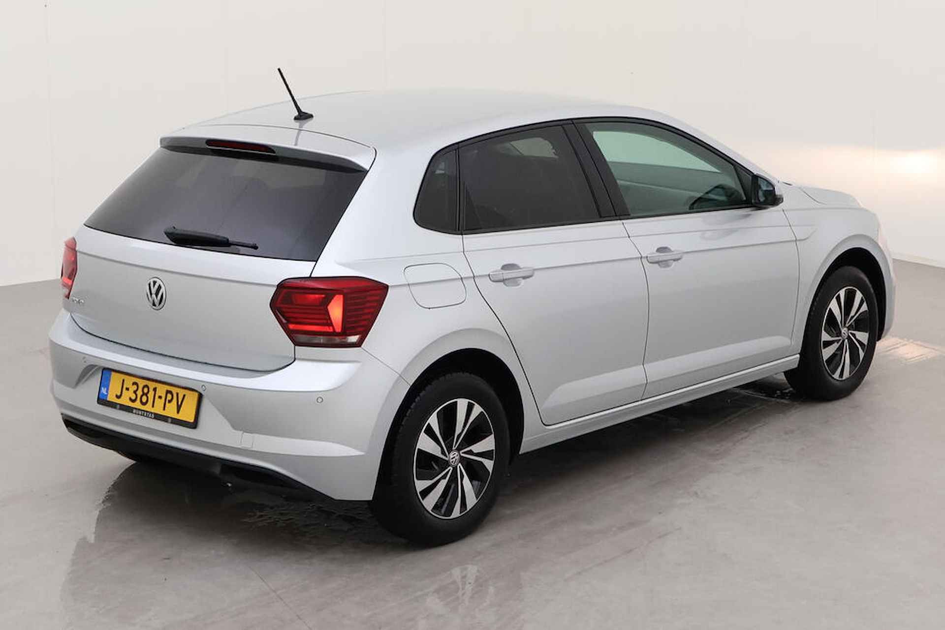 Volkswagen Polo 1.0 TSI 95PK Comfortline / Parkeersensoren V+A / 15" LMV / Adaptive Cruise Control - 8/14