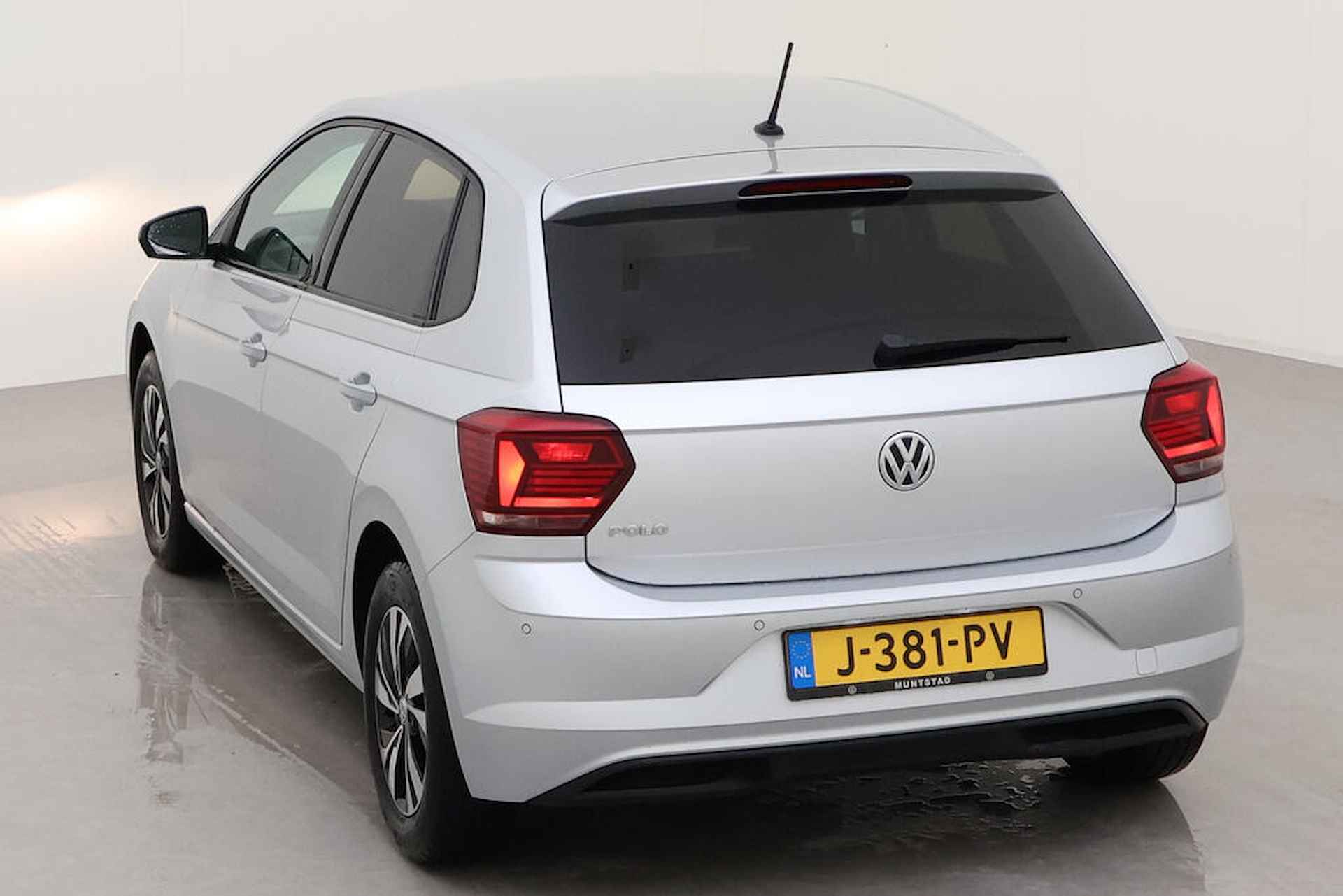 Volkswagen Polo 1.0 TSI 95PK Comfortline / Parkeersensoren V+A / 15" LMV / Adaptive Cruise Control - 10/14