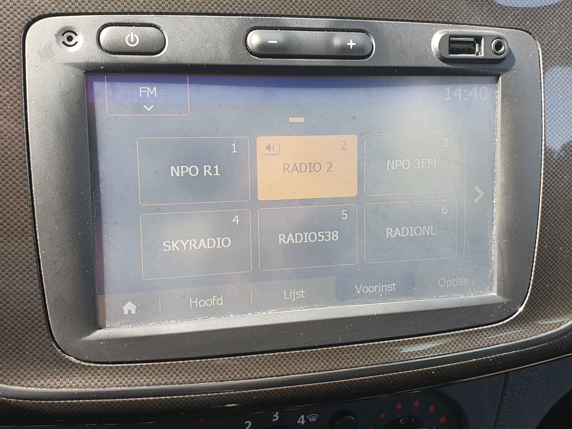 Dacia Sandero 0.9 TCe Bi-Fuel Laureate / Dealer Onderhouden / LPG / Camera / Navigatie / Parkeersensoren / Cruise Control / Airco / - 18/36