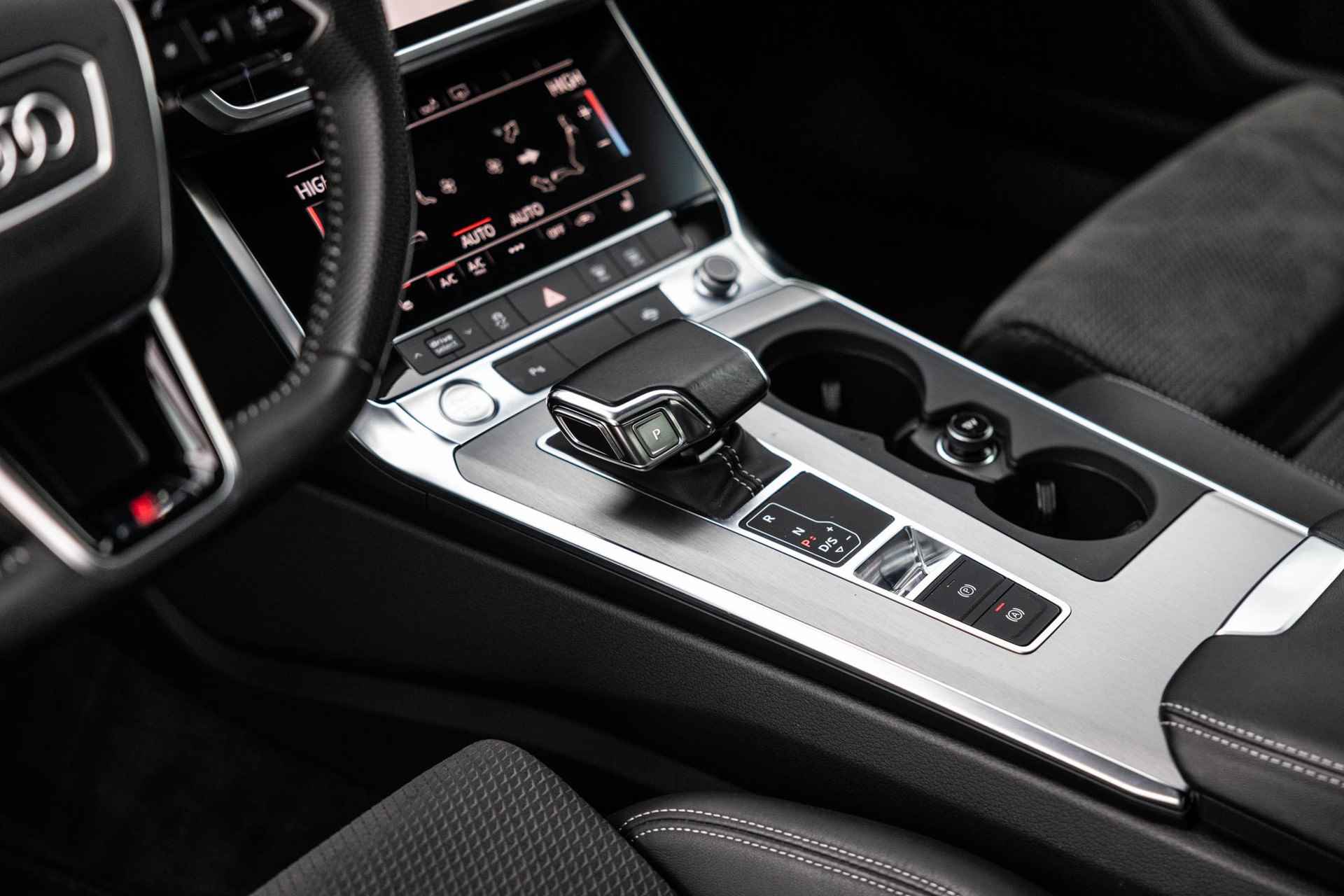 Audi A6 Limousine 55 TFSI e quattro Competition | S-Line | Schuif/Kantel dak | lichtmetaal | Digitaal Dashboard | Adaptieve Cruise Control | Matrix LED | Trekhaak | - 24/49