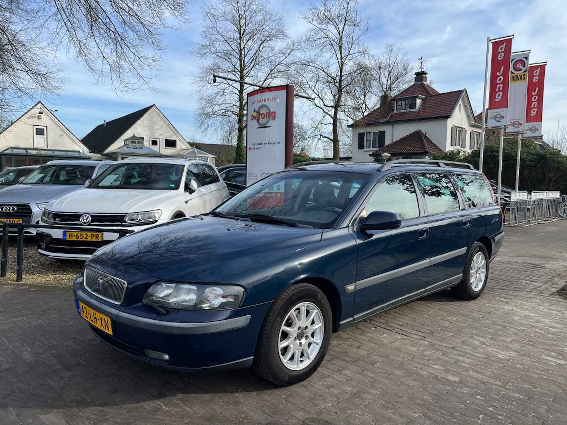 VOLVO V70 2.4 140PK / CRUISE CTR. / TREKHAAK / STOELVERW. / AIRCO-ECC