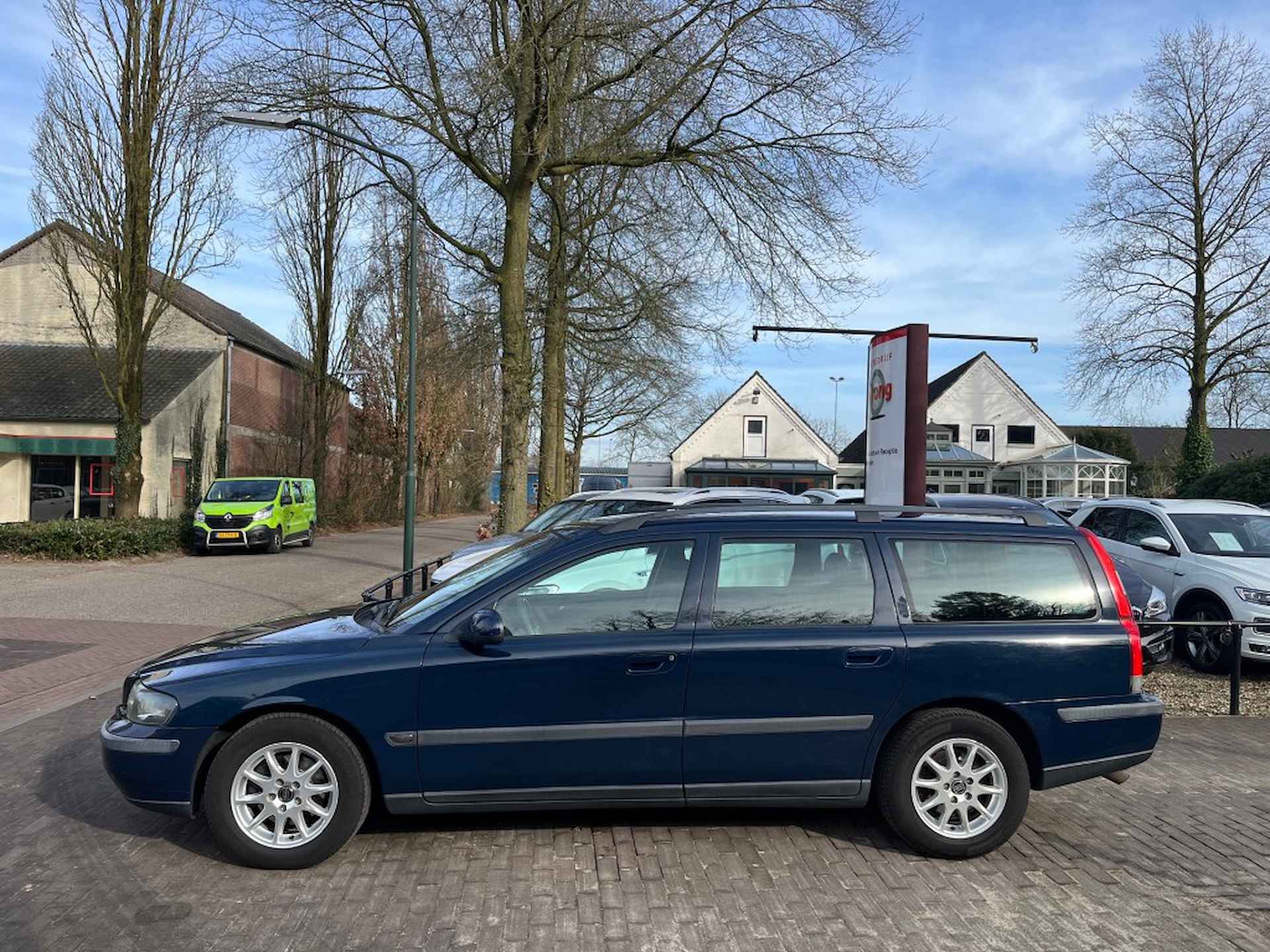 VOLVO V70 2.4 140PK / CRUISE CTR. / TREKHAAK / STOELVERW. / AIRCO-ECC - 3/17