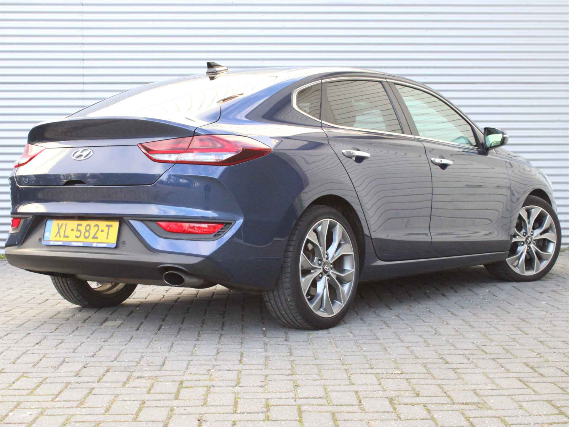 Hyundai i30 Fastback 1.4 T-GDI Premium Sky 140pk Automaat | Schuif-/Kanteldak | Vol-Leder | Navigatie | Elektr. Stoelen | Achteruitrijcamera - 2/23