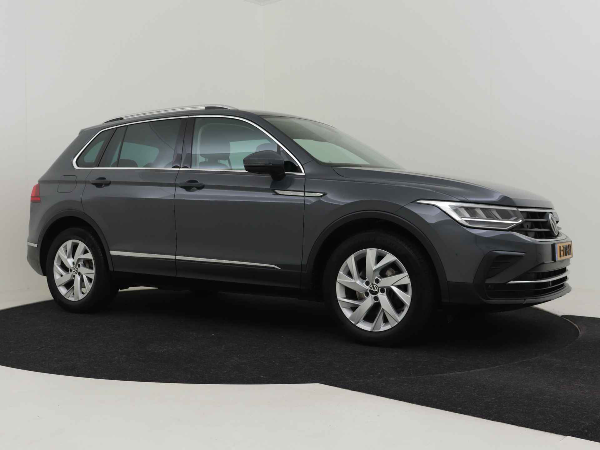 Volkswagen Tiguan Life Business 2.0 TDI 150pk DSG/Automaat | 100% Dealeronderhouden | Trekhaak Elektrisch uitklapbaar | Adaptive cruise control | - 27/45