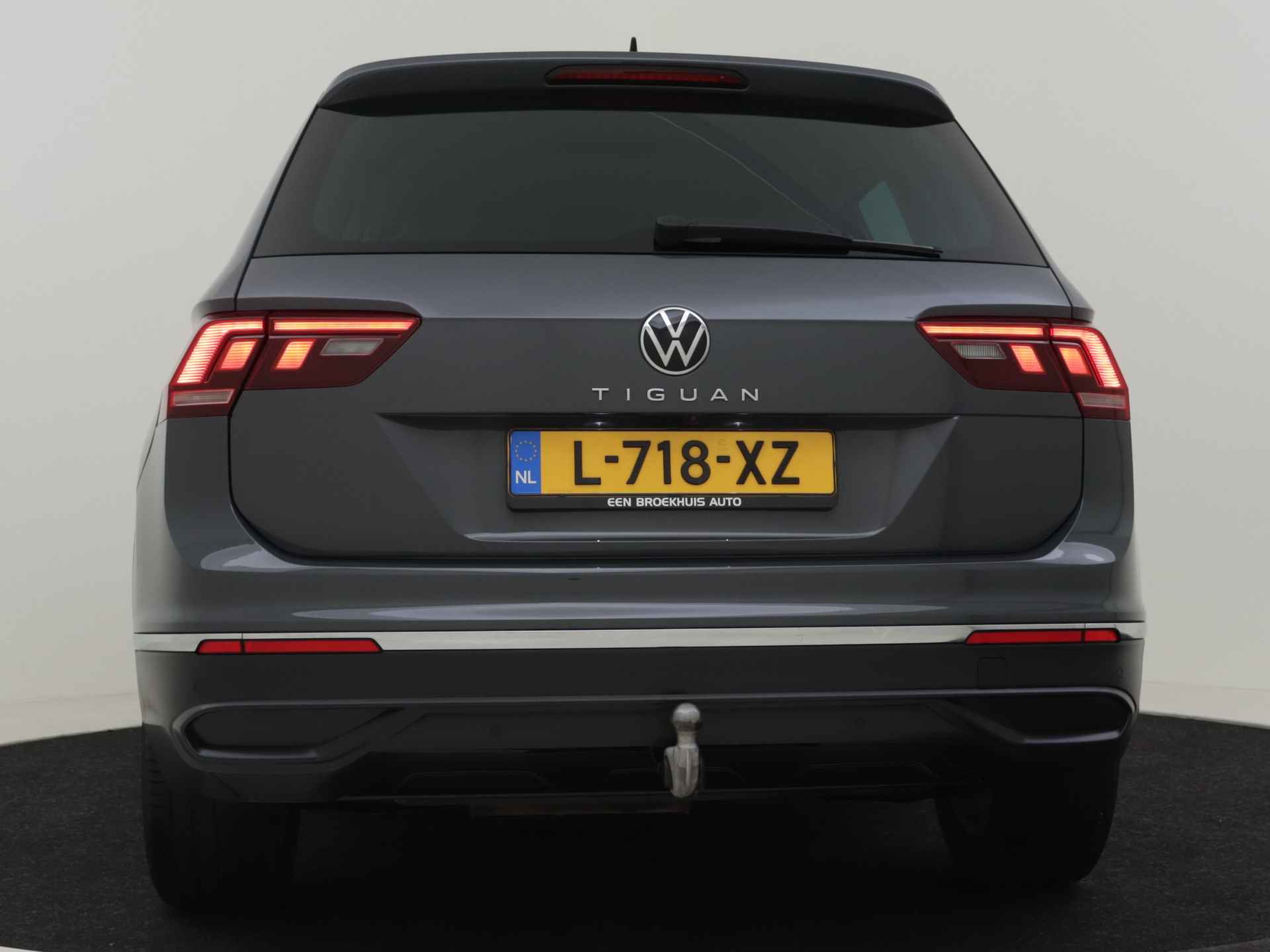 Volkswagen Tiguan Life Business 2.0 TDI 150pk DSG/Automaat | 100% Dealeronderhouden | Trekhaak Elektrisch uitklapbaar | Adaptive cruise control | - 28/45