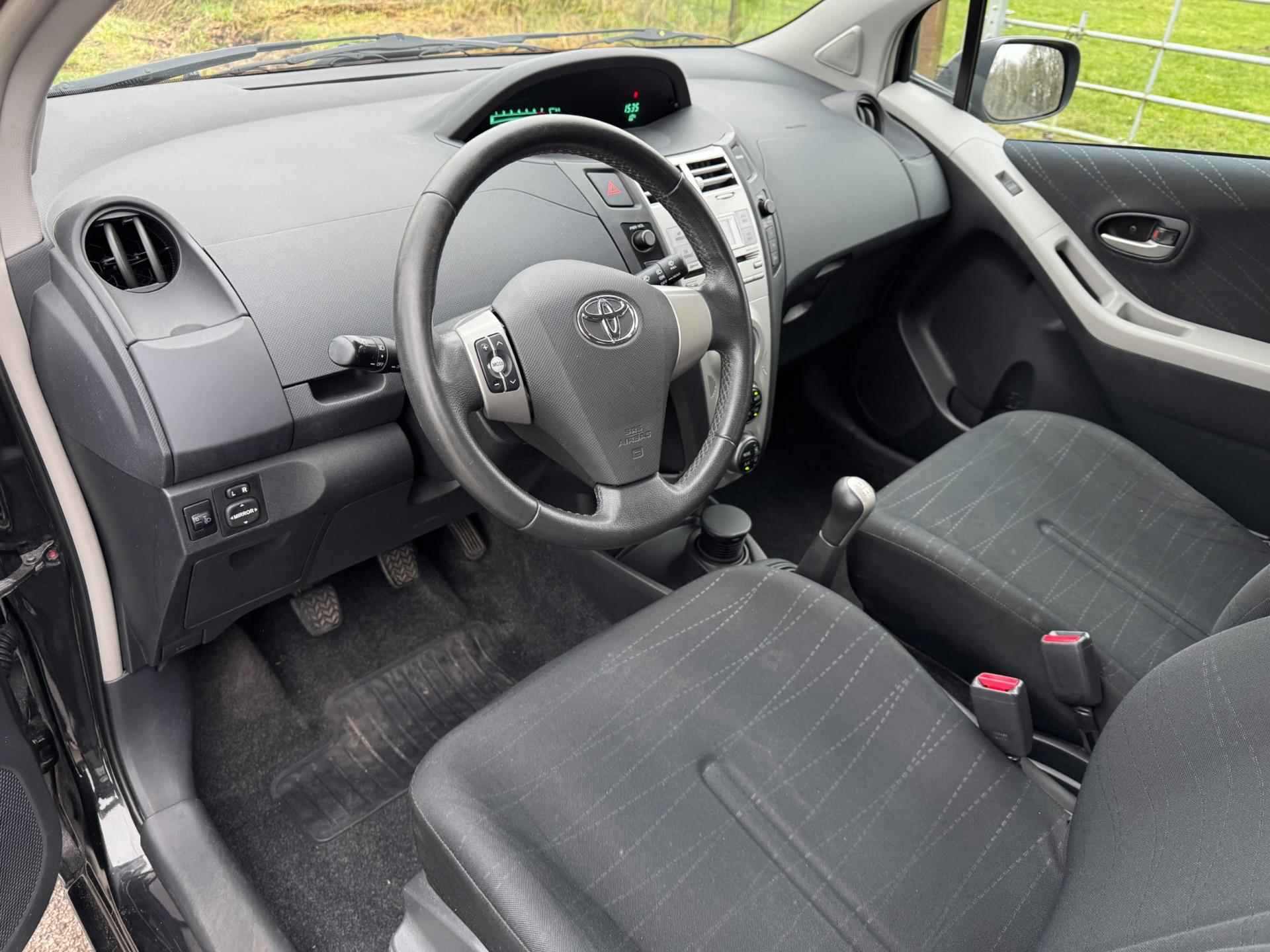 Toyota Yaris 1.3 VVTi Luna met climate control en trekhaak - 10/22