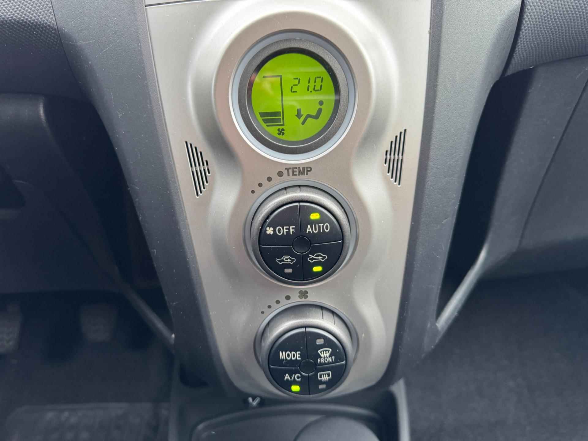 Toyota Yaris 1.3 VVTi Luna met climate control en trekhaak - 17/22