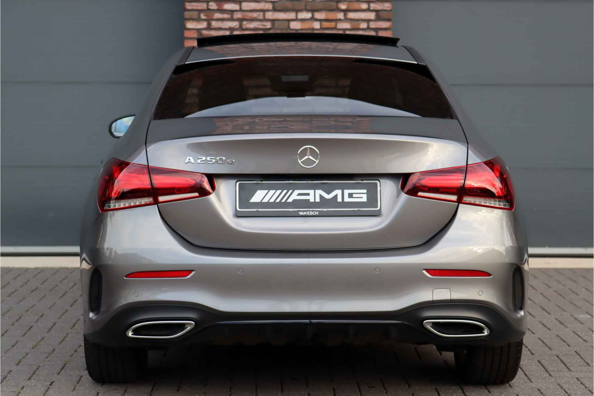 Mercedes-Benz A-Klasse 250 e Premium AMG Line Aut8, Hybride, Panoramadak, Keyless Go, Camera, Nightpakket, Sfeerverlichting, Cruise Control, Zitcomfortpakket, High Perf. LED, Etc. - 16/31