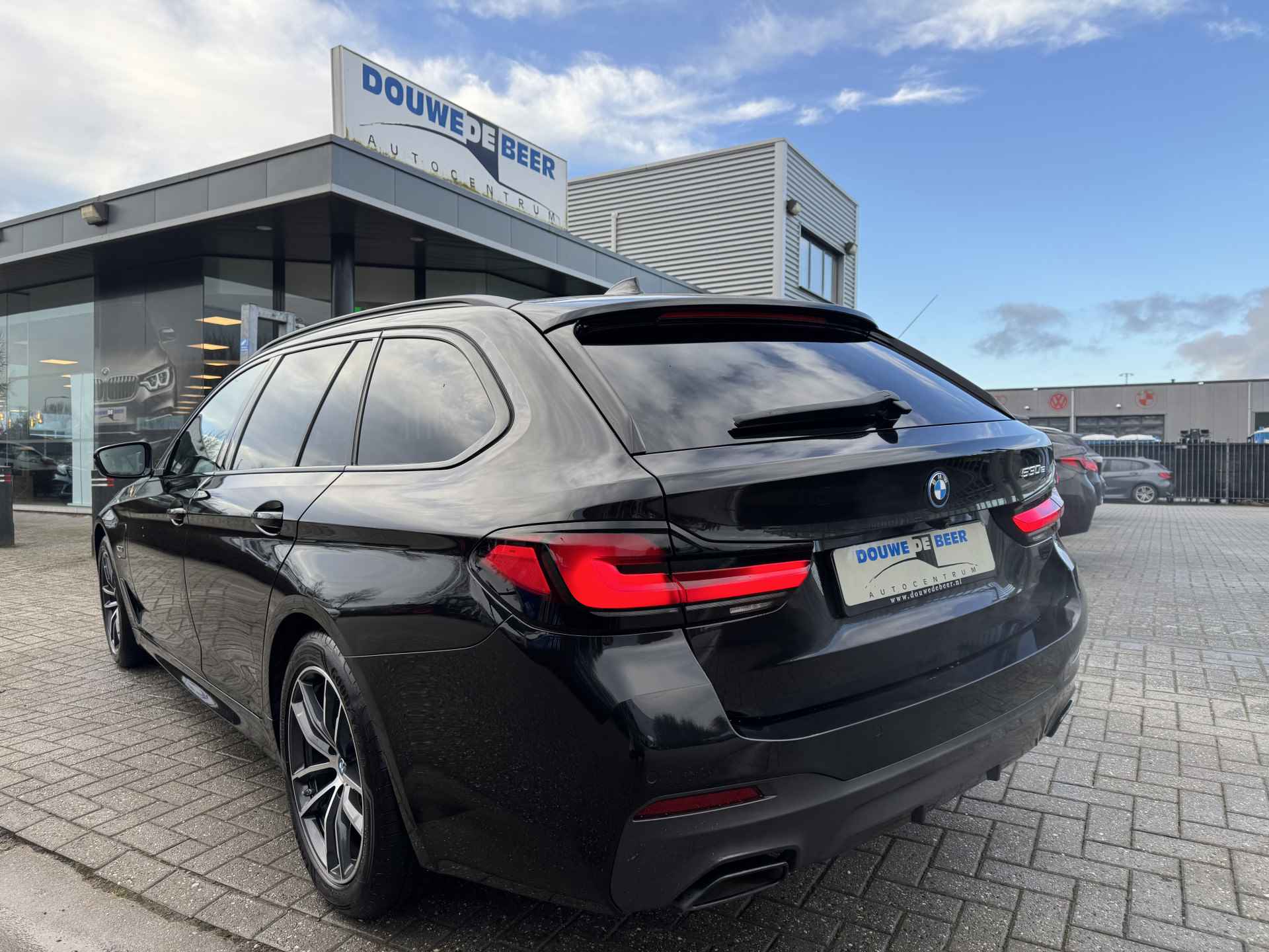 BMW 5 Serie Touring 530e M-Sport 530 Pano-Dak | Dr.ass.pro | Camera | Keyless | HUD - 2/35