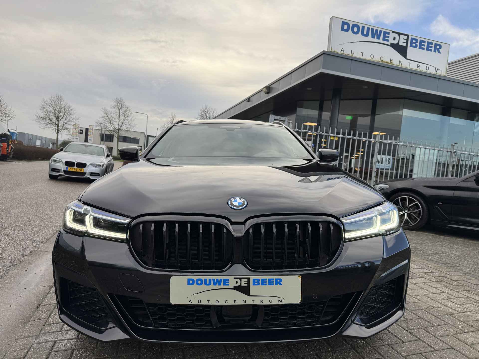 BMW 5 Serie Touring 530e M-Sport 530 Pano-Dak | Dr.ass.pro | Camera | Keyless | HUD - 4/35